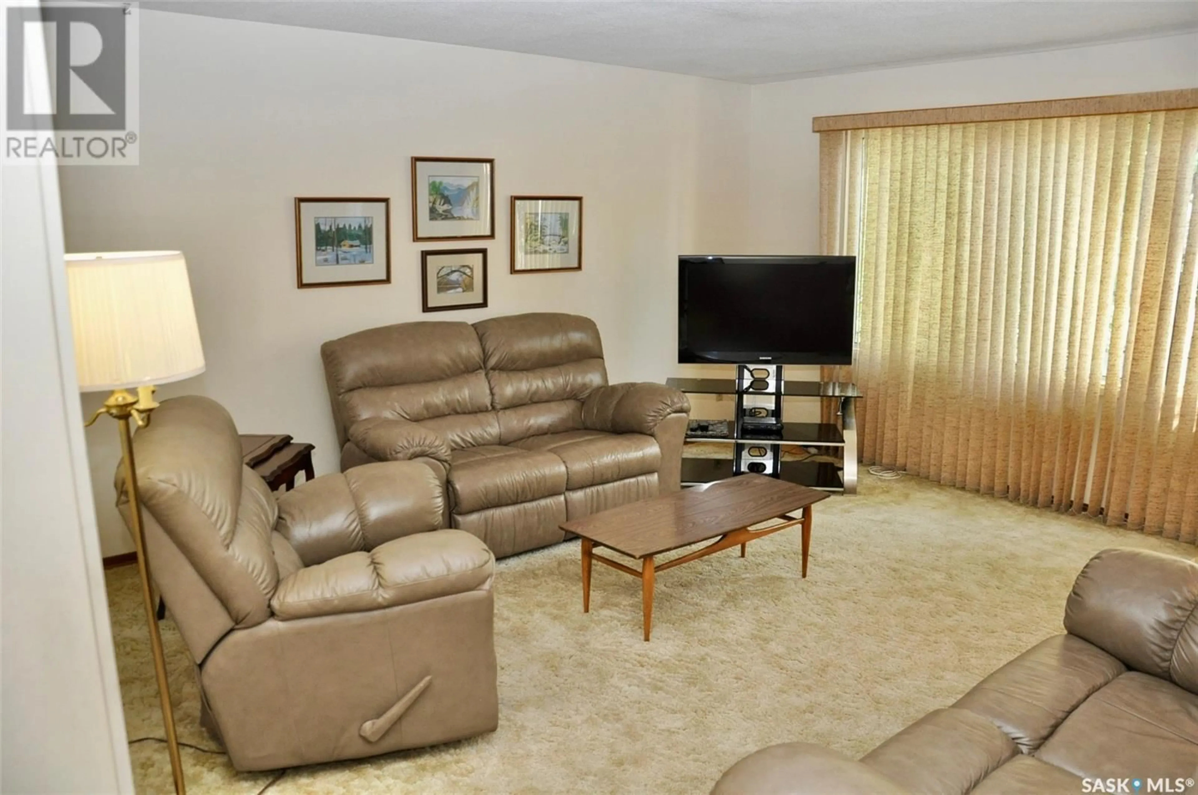 Living room with furniture, unknown for 38 LEDDY CRESCENT, Saskatoon Saskatchewan S7H3Y8