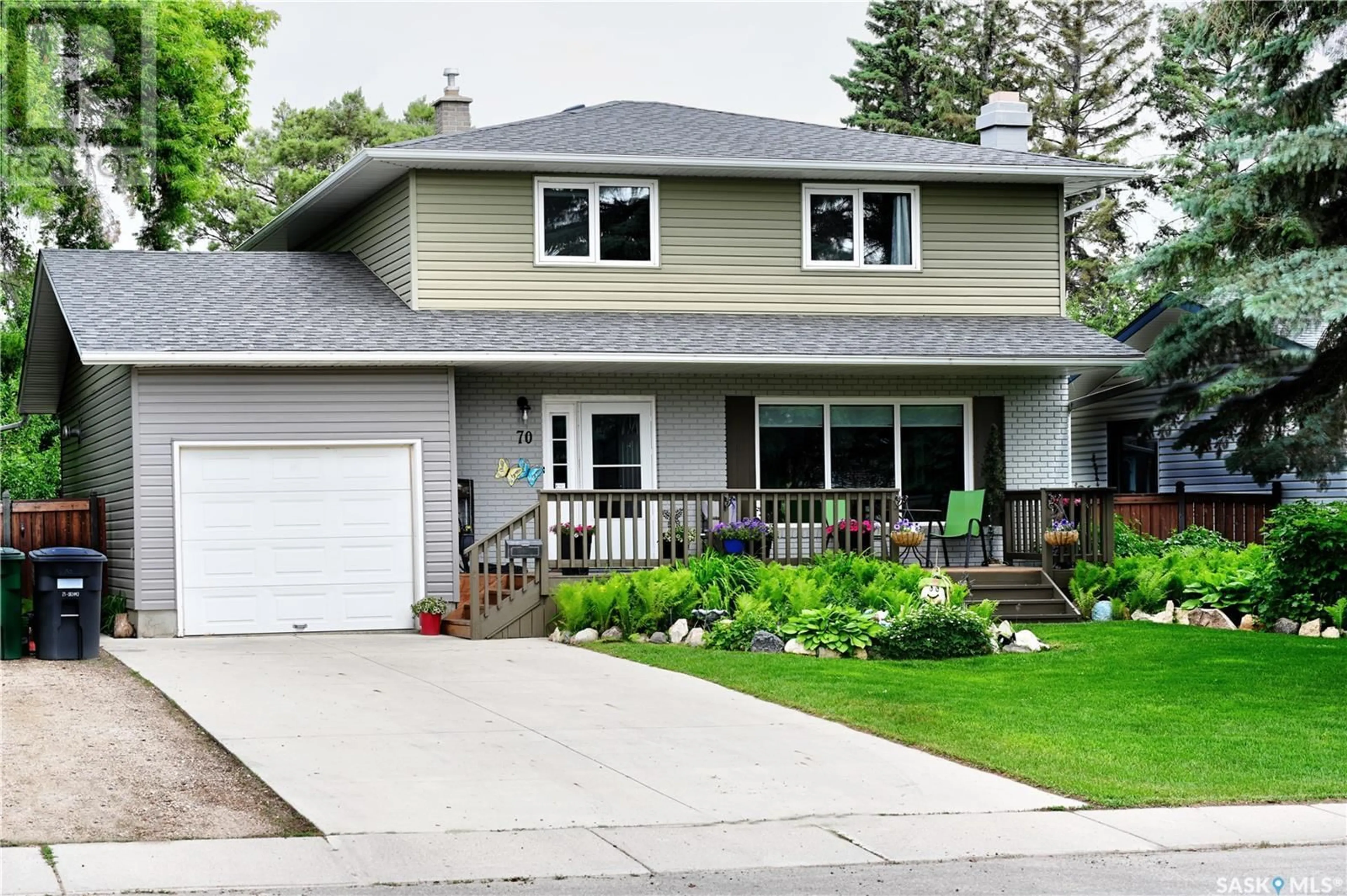 Home with vinyl exterior material, street for 70 ST LAWRENCE CRESCENT, Saskatoon Saskatchewan S7K1G5