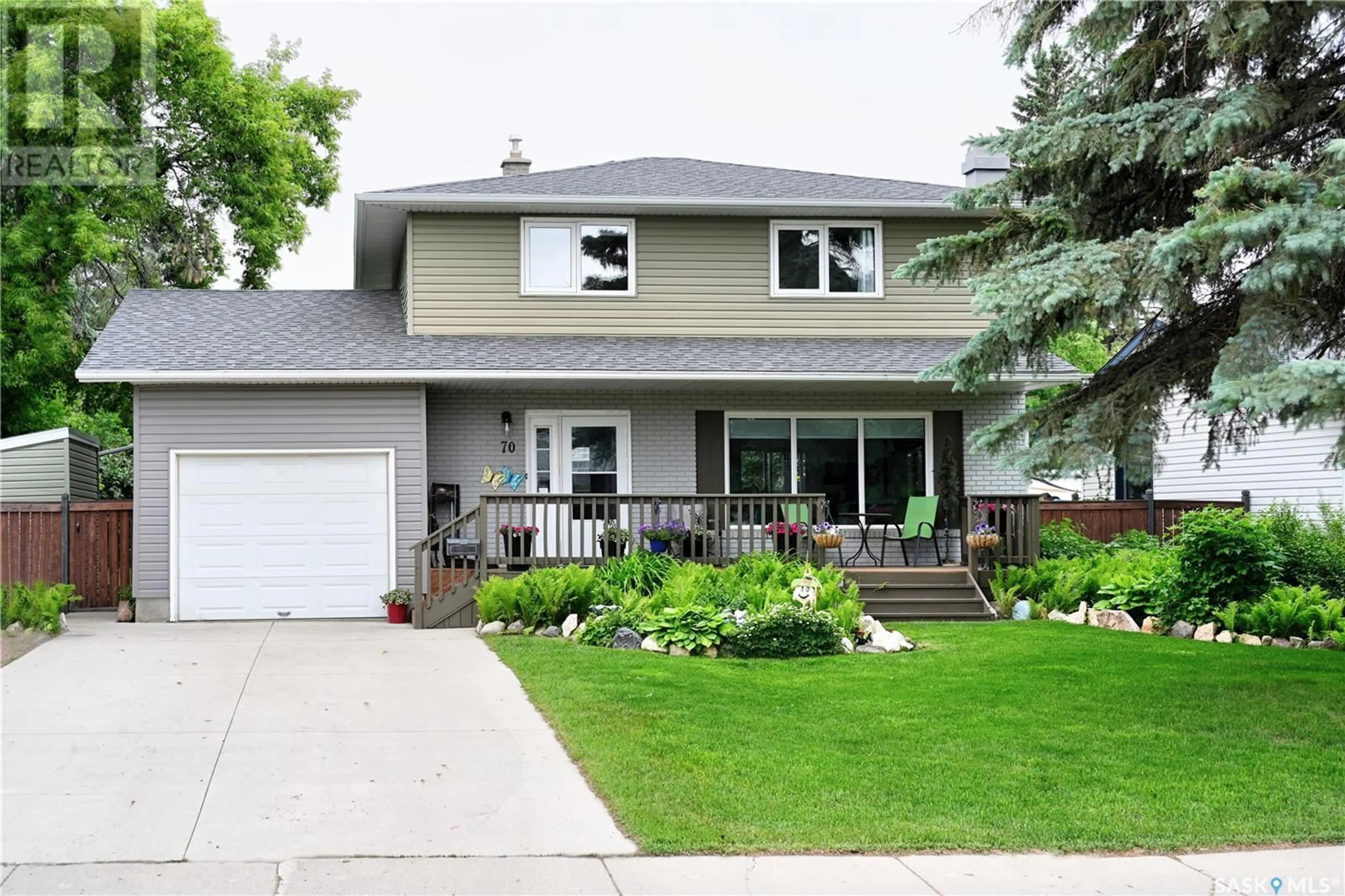 Home with vinyl exterior material, street for 70 ST LAWRENCE CRESCENT, Saskatoon Saskatchewan S7K1G5