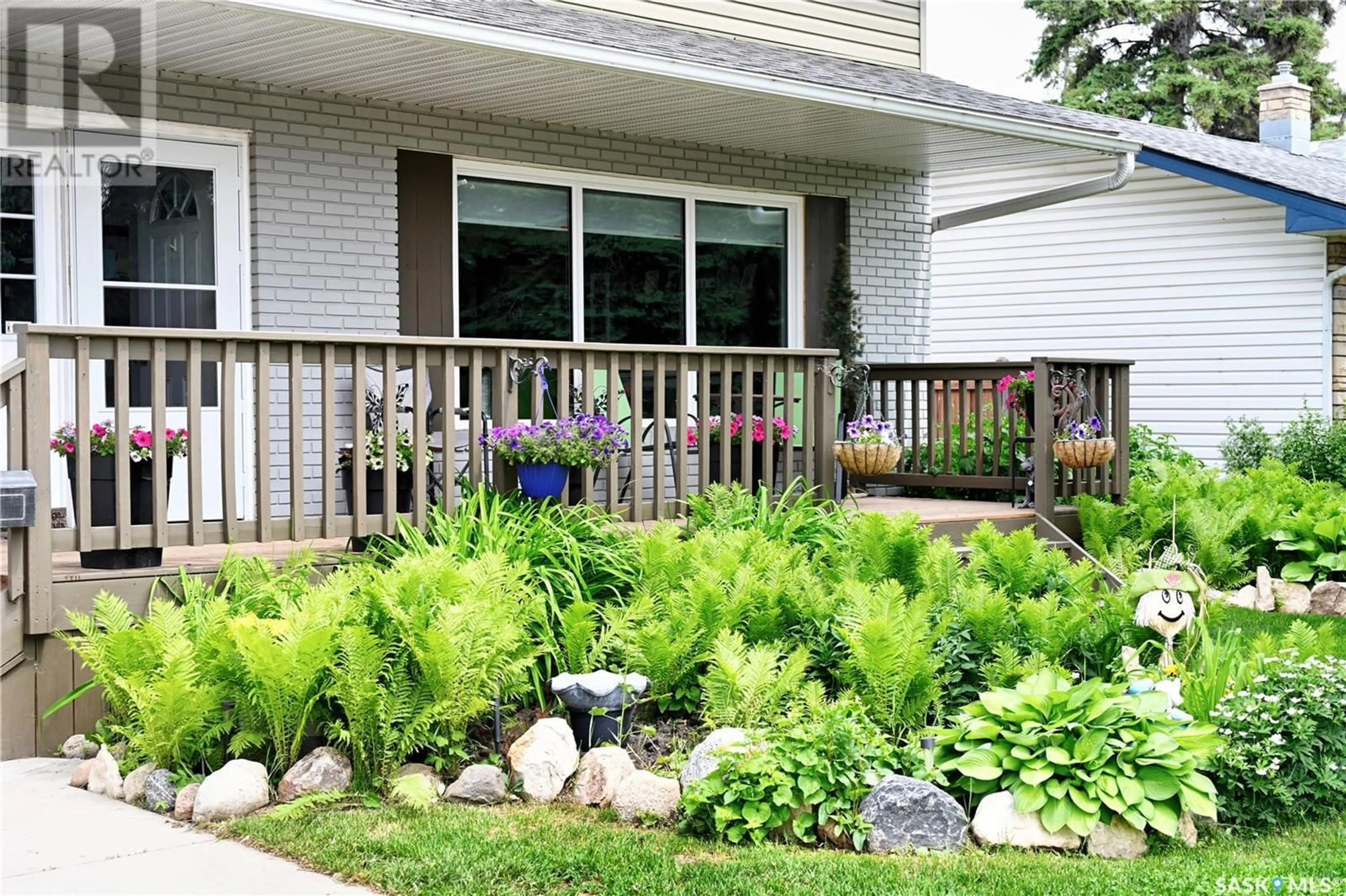 Patio, street for 70 ST LAWRENCE CRESCENT, Saskatoon Saskatchewan S7K1G5