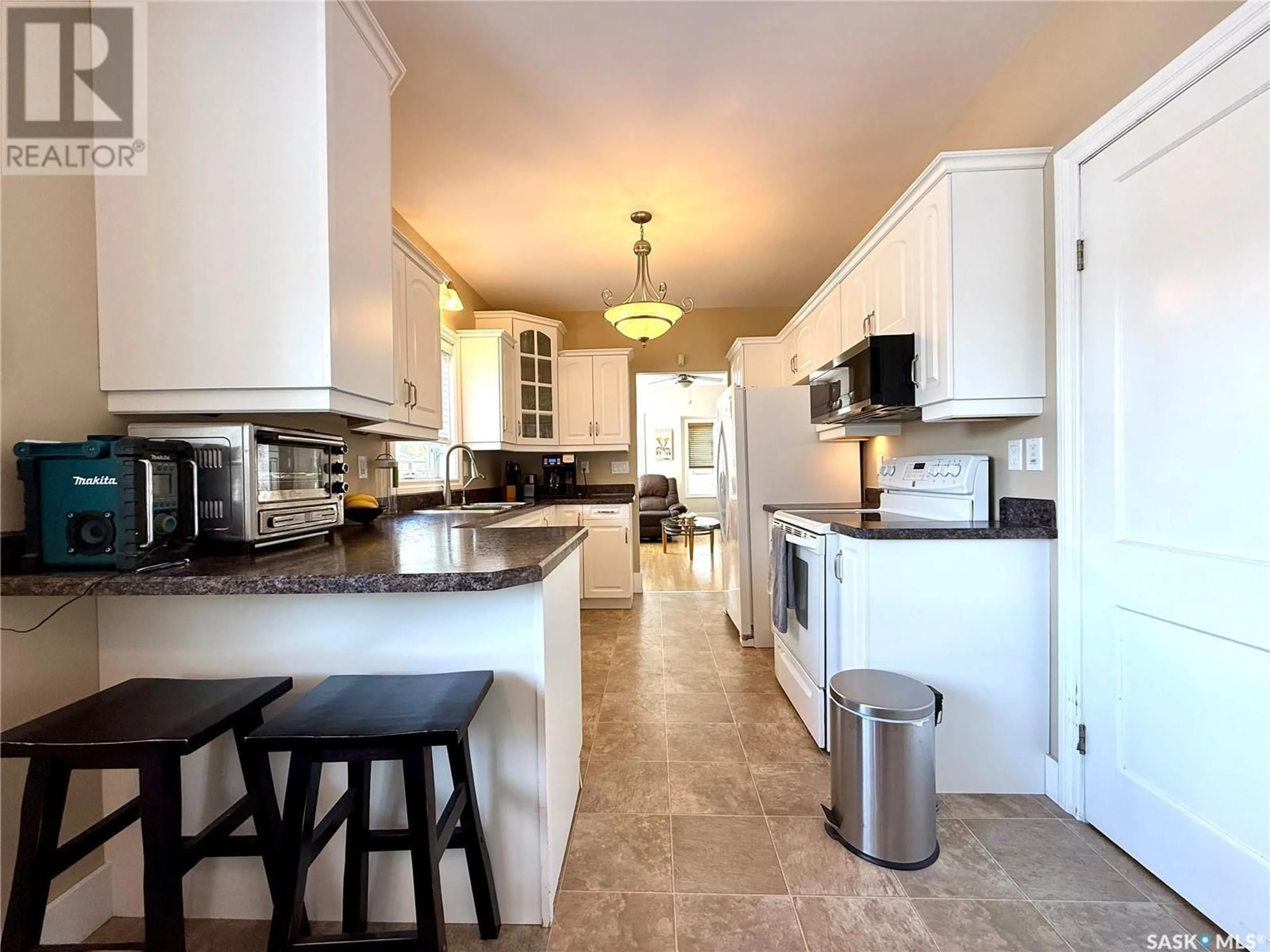 Open concept kitchen, ceramic/tile floor for 23 HENDERSON STREET, Yorkton Saskatchewan S3N0A4