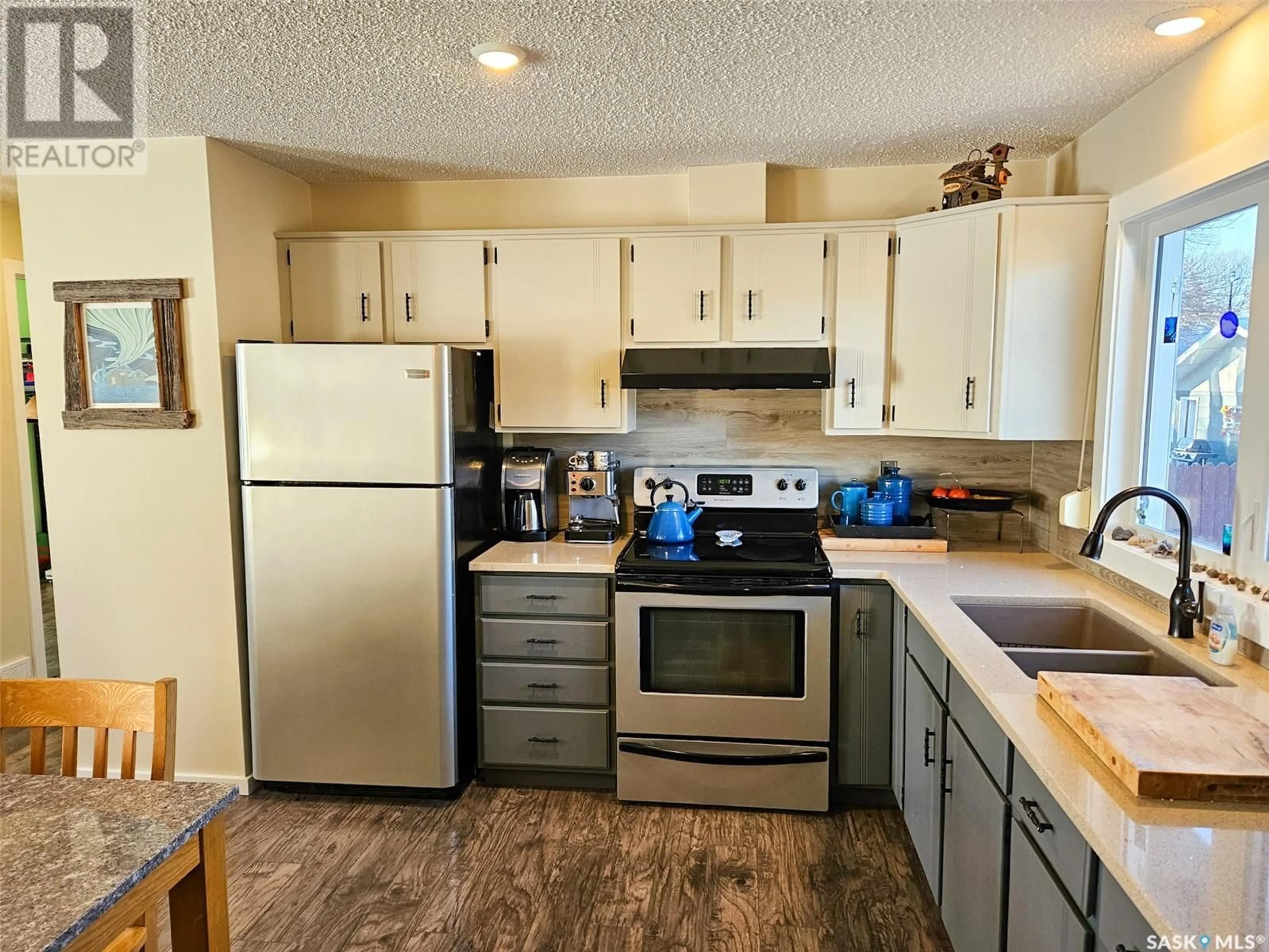 Standard kitchen, unknown for 226 6TH AVENUE, Swift Current Saskatchewan S9H3N8