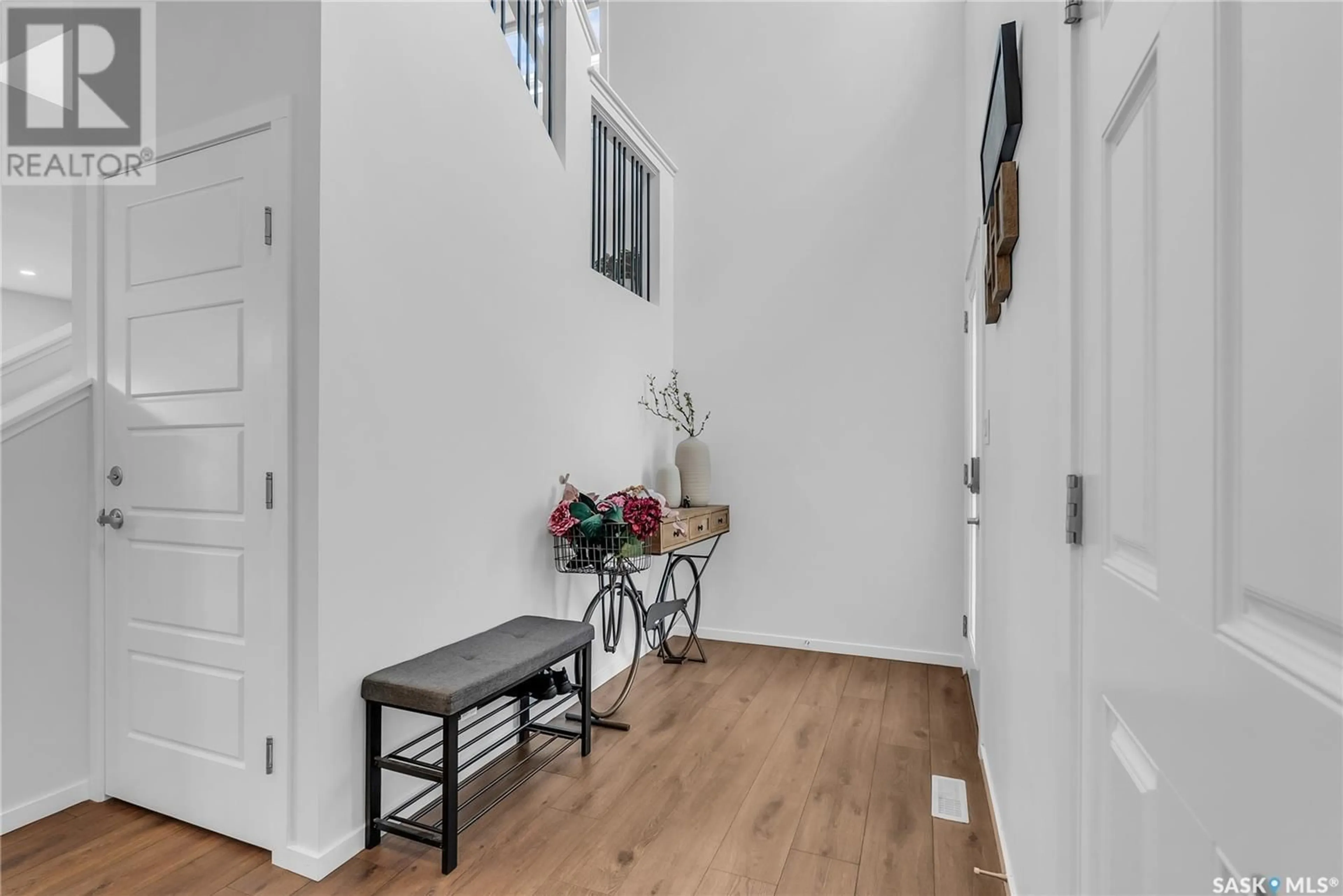 Indoor entryway for 548 SCHMEISER AVENUE, Saskatoon Saskatchewan S7V1N5