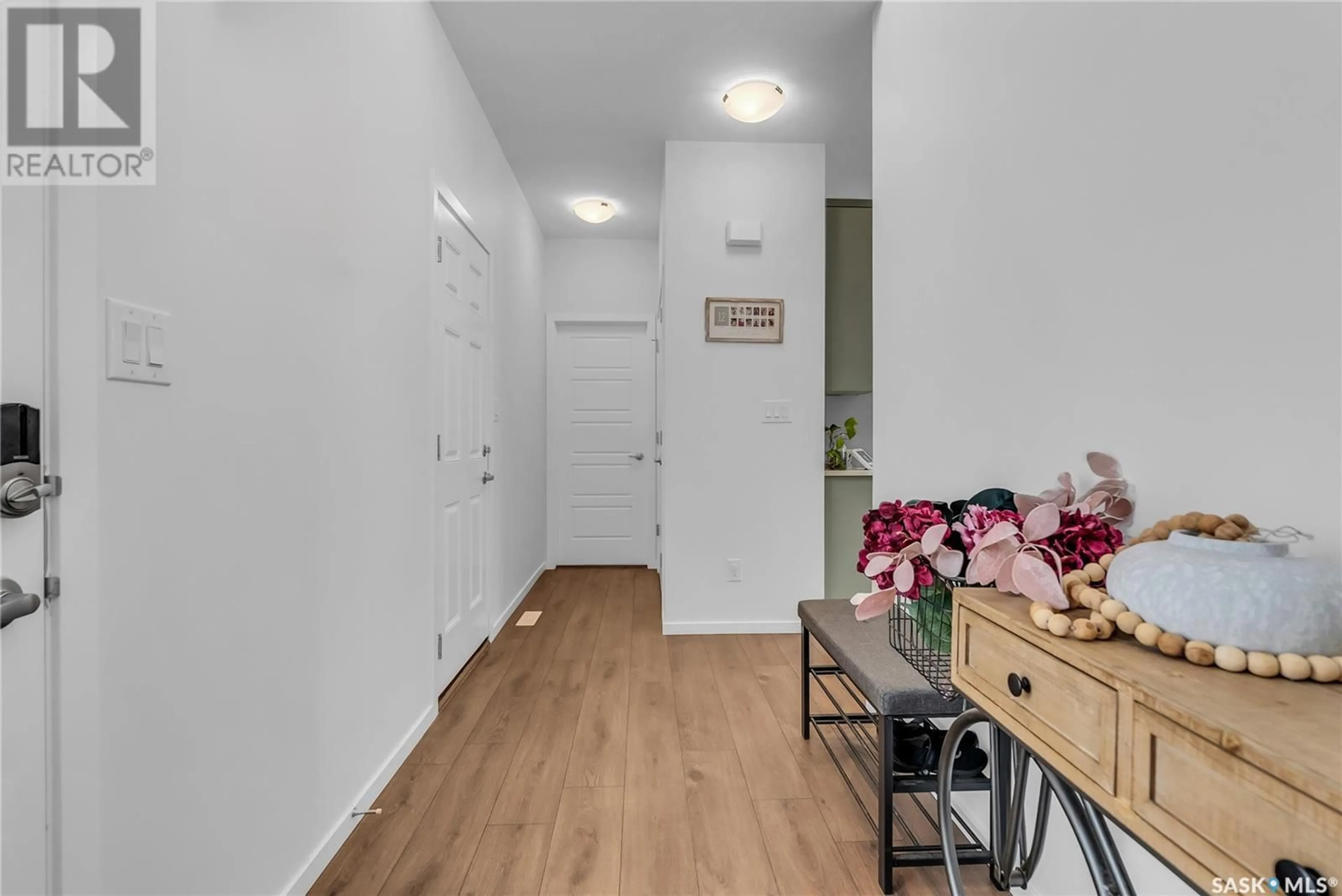 Indoor entryway for 548 SCHMEISER AVENUE, Saskatoon Saskatchewan S7V1N5