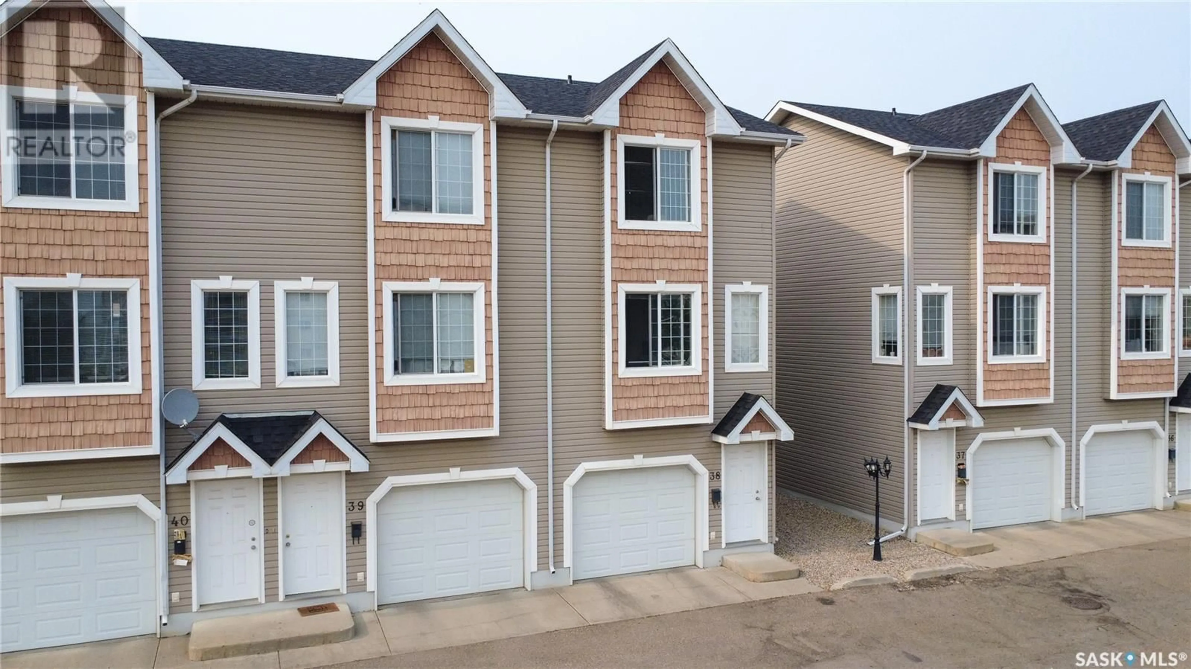 Home with vinyl exterior material, street for 302 - 38 HEROLD ROAD, Saskatoon Saskatchewan S7V1J3