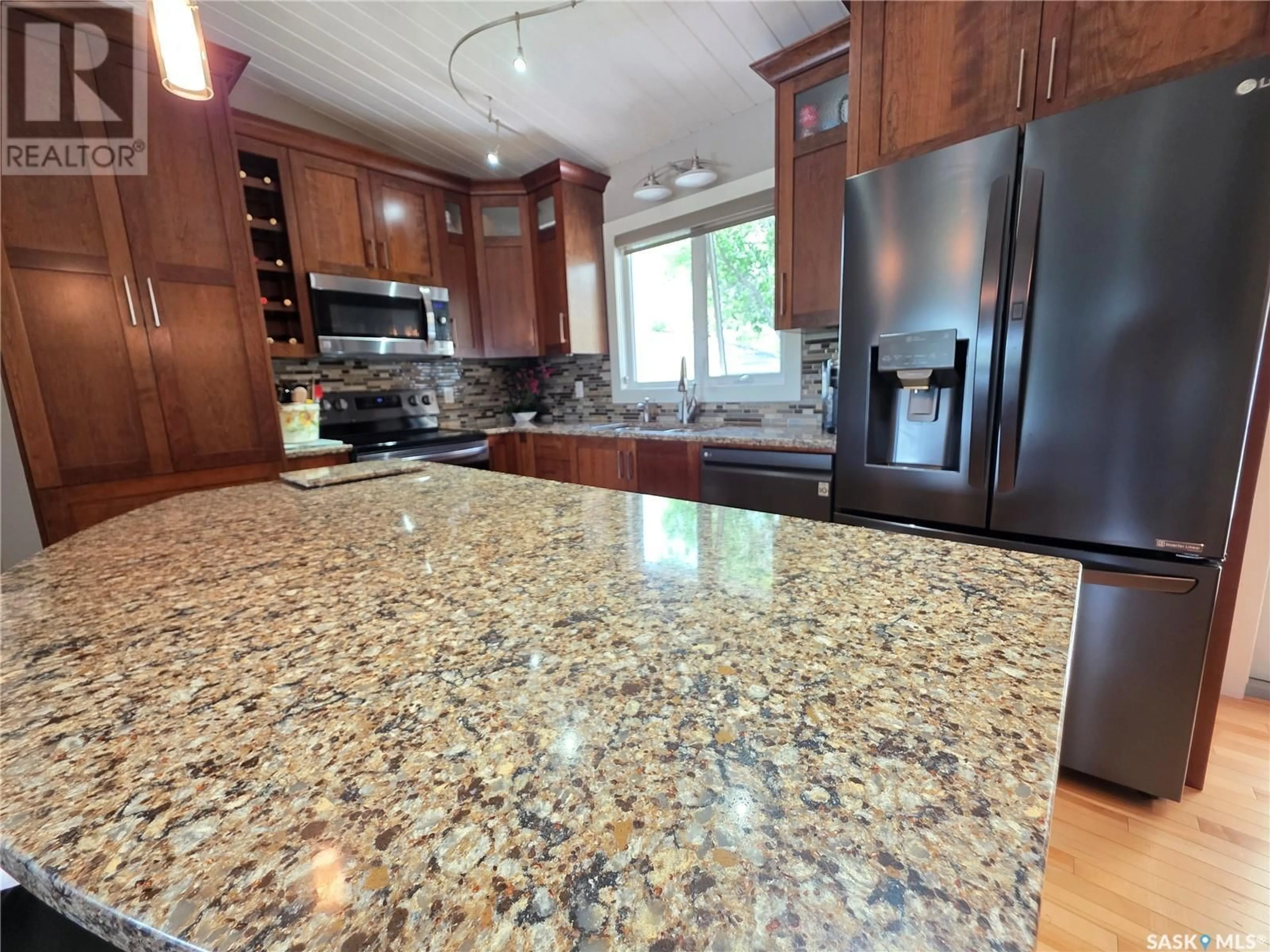 Open concept kitchen, ceramic/tile floor for 1000 9TH AVENUE, Swift Current Saskatchewan S9H2S9