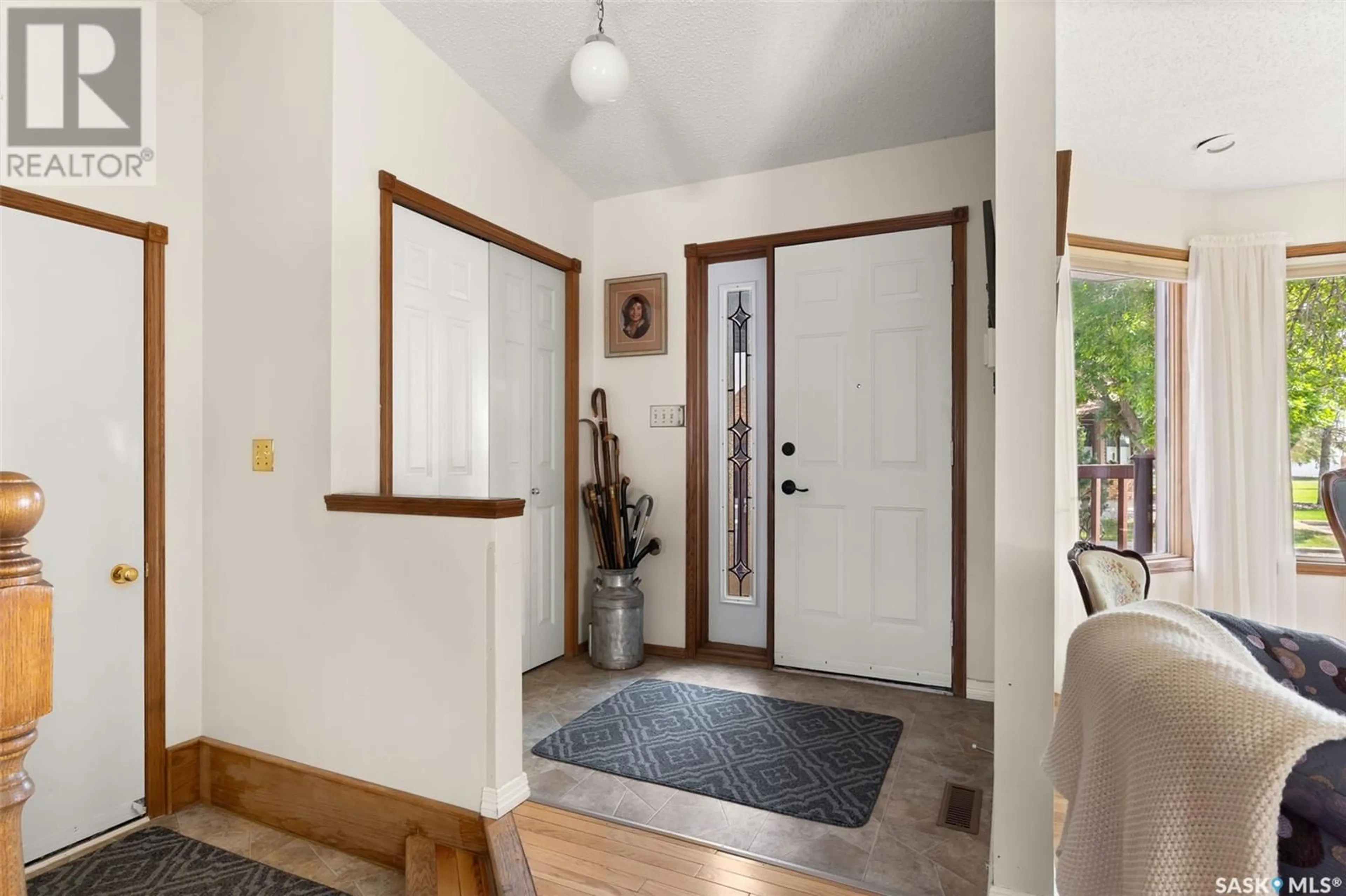 Indoor entryway for 80 GREENSBORO DRIVE, Regina Saskatchewan S4S7G1