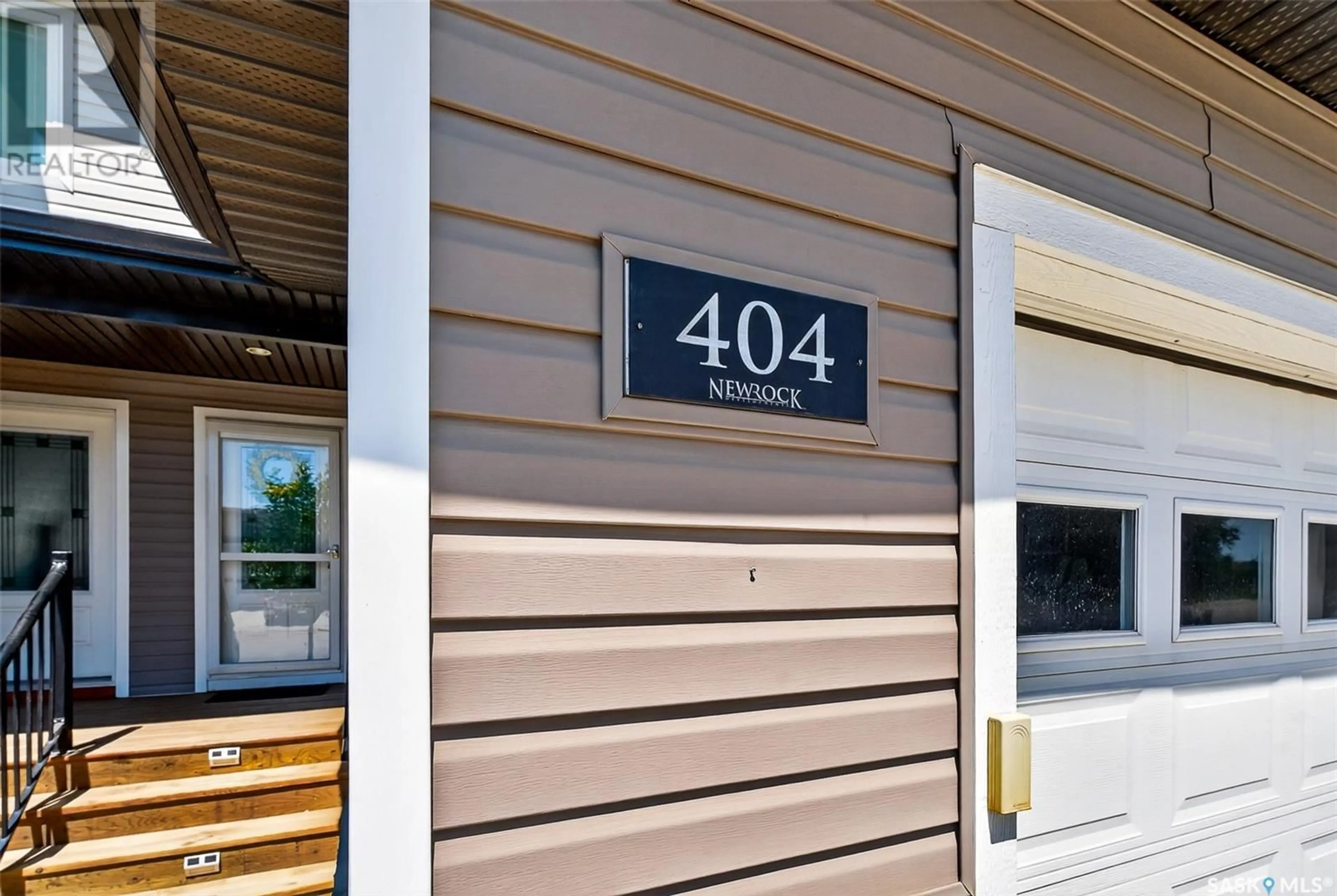 Indoor entryway for 404 940 BRADLEY STREET, Moose Jaw Saskatchewan S6H3M4
