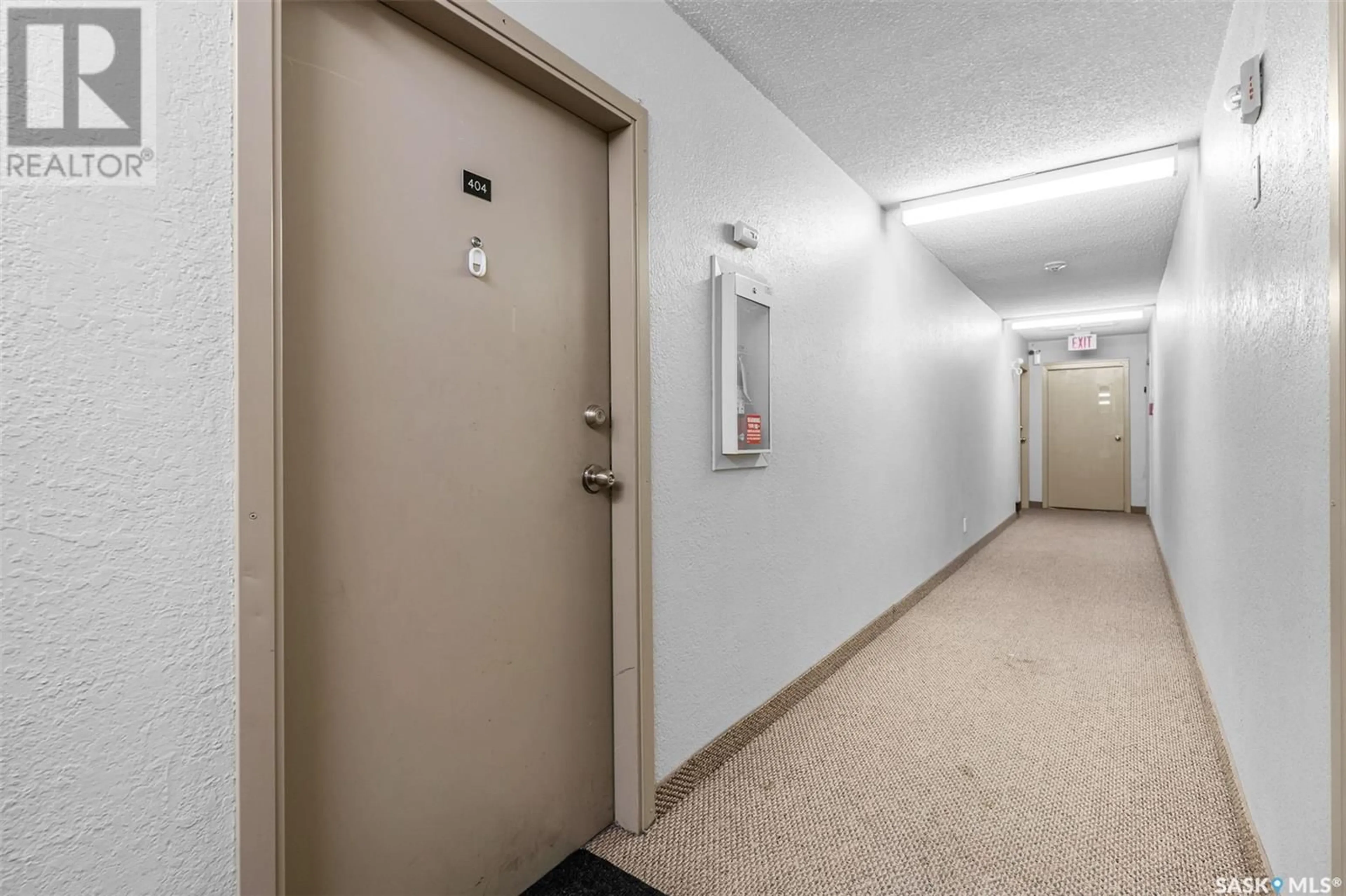 Indoor foyer for S - 404 522 X AVENUE, Saskatoon Saskatchewan S7M4X9