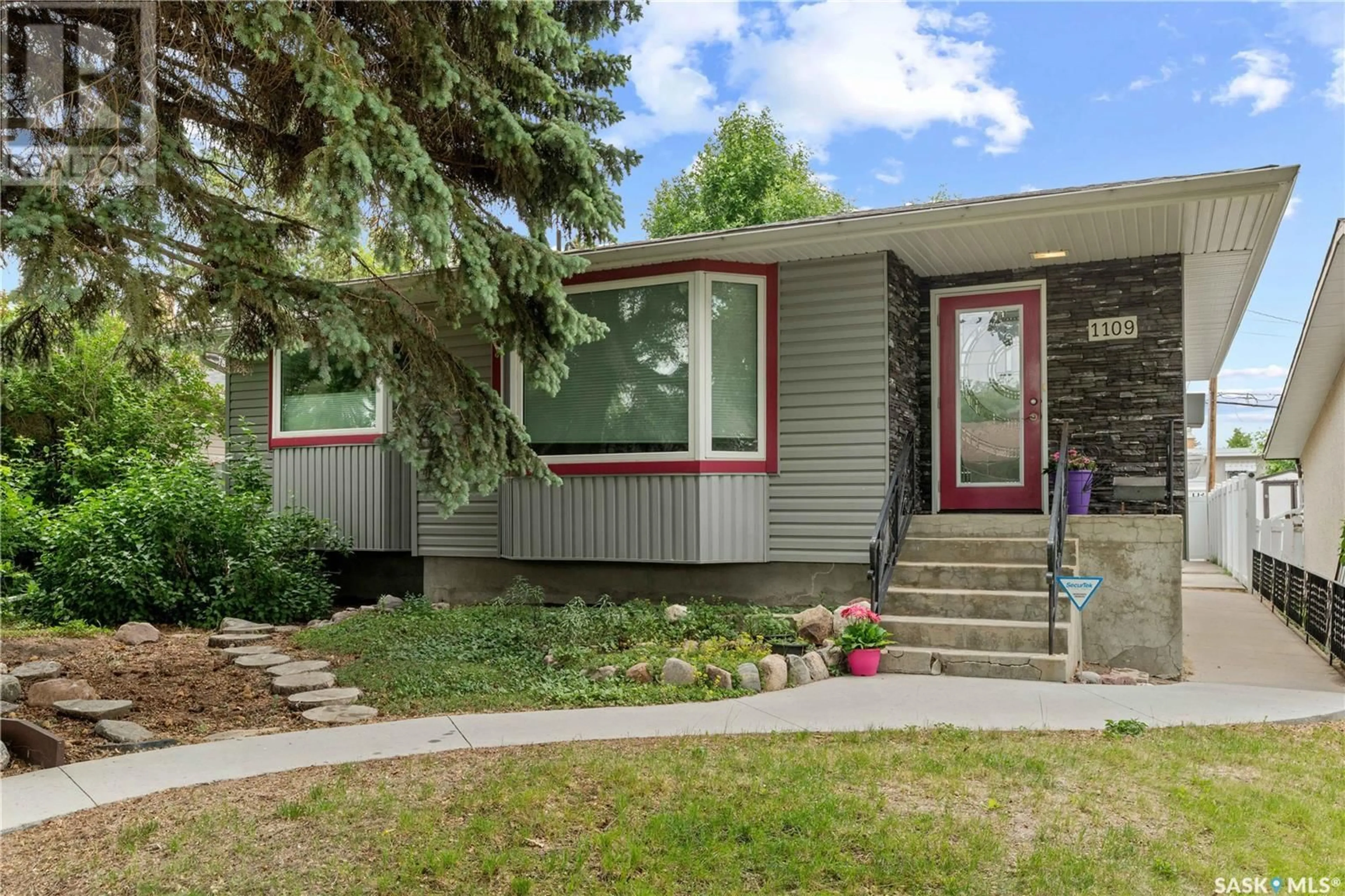 Home with vinyl exterior material, street for 1109 GREY STREET, Regina Saskatchewan S4T5H3