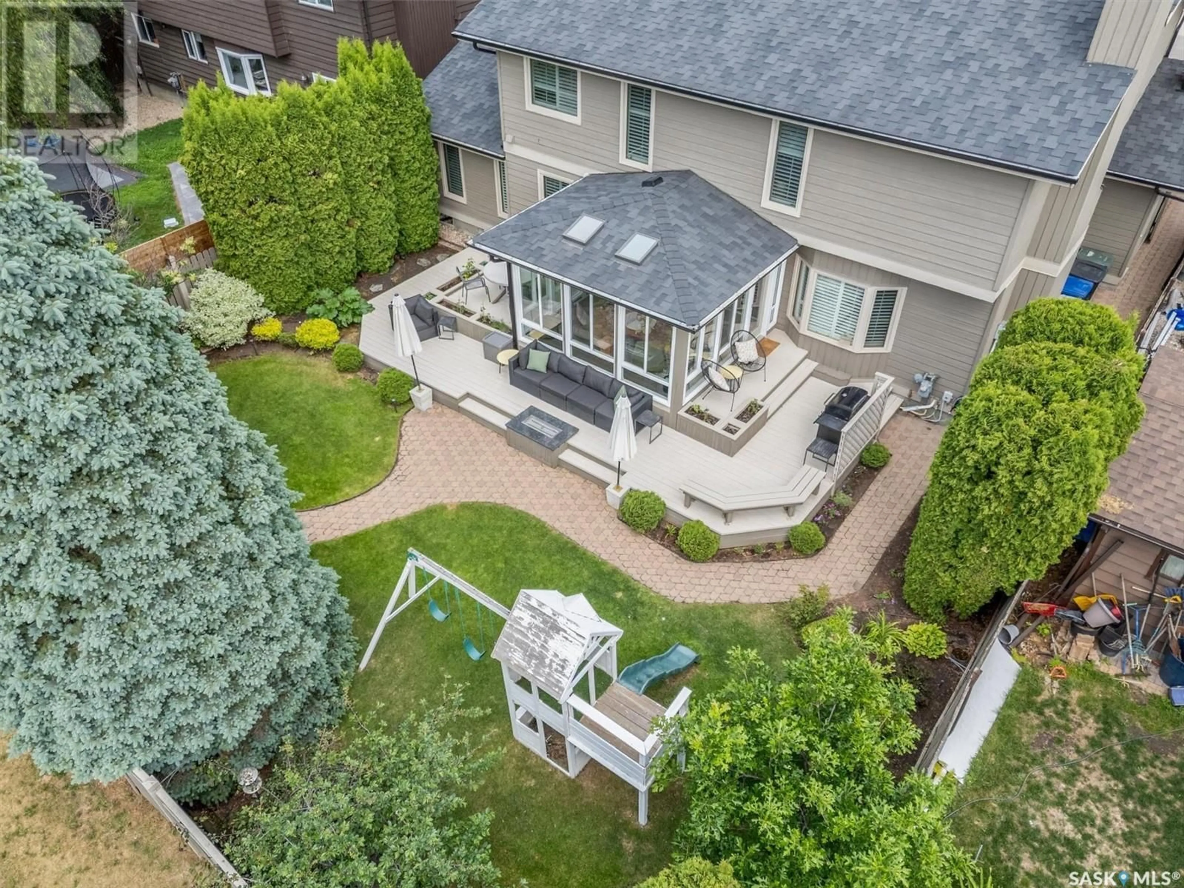 A pic from outside/outdoor area/front of a property/back of a property/a pic from drone, street for 1011 EMERALD CRESCENT, Saskatoon Saskatchewan S7J4J2
