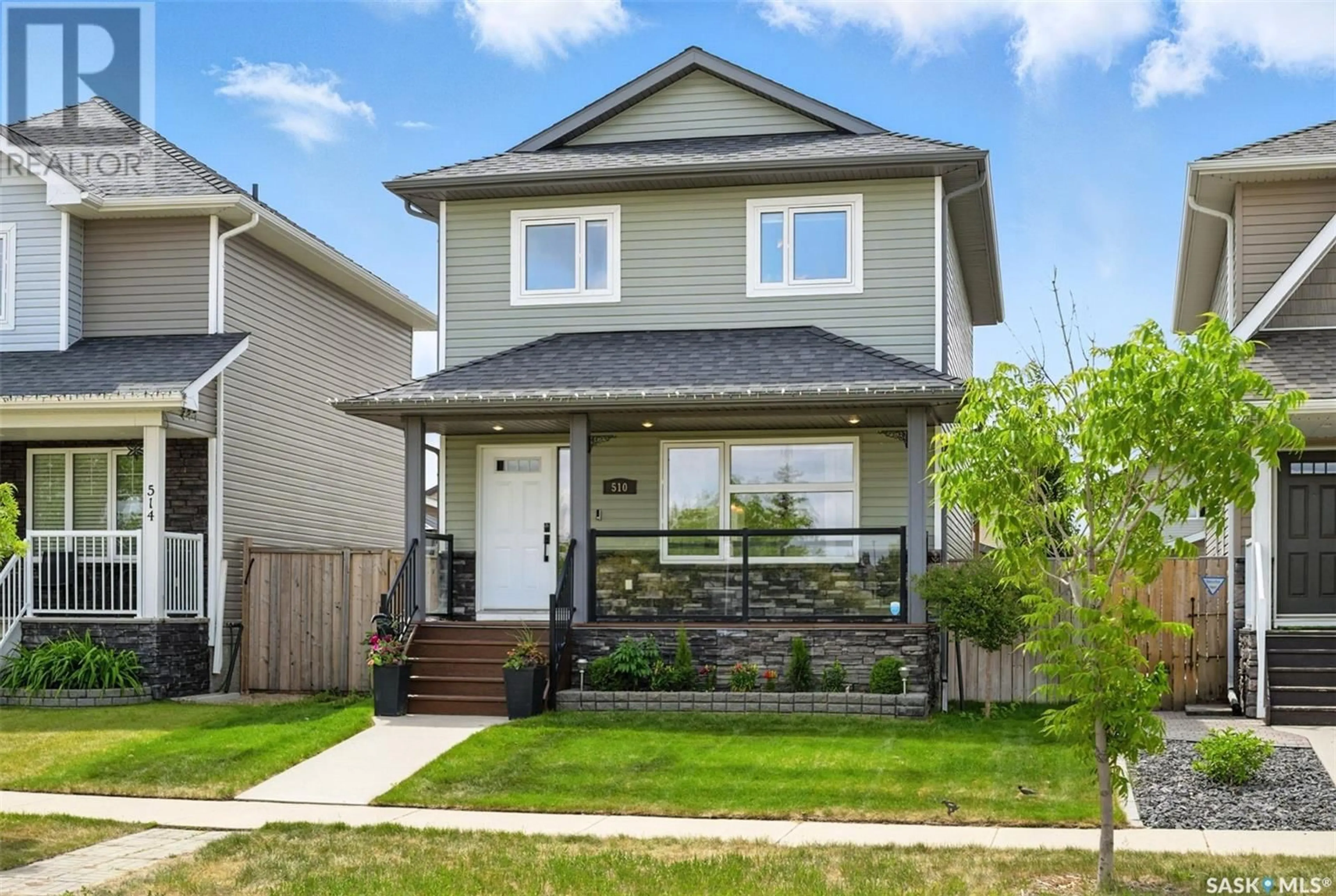 Home with vinyl exterior material, street for 510 STONEBRIDGE COMMON, Saskatoon Saskatchewan S7T0N8