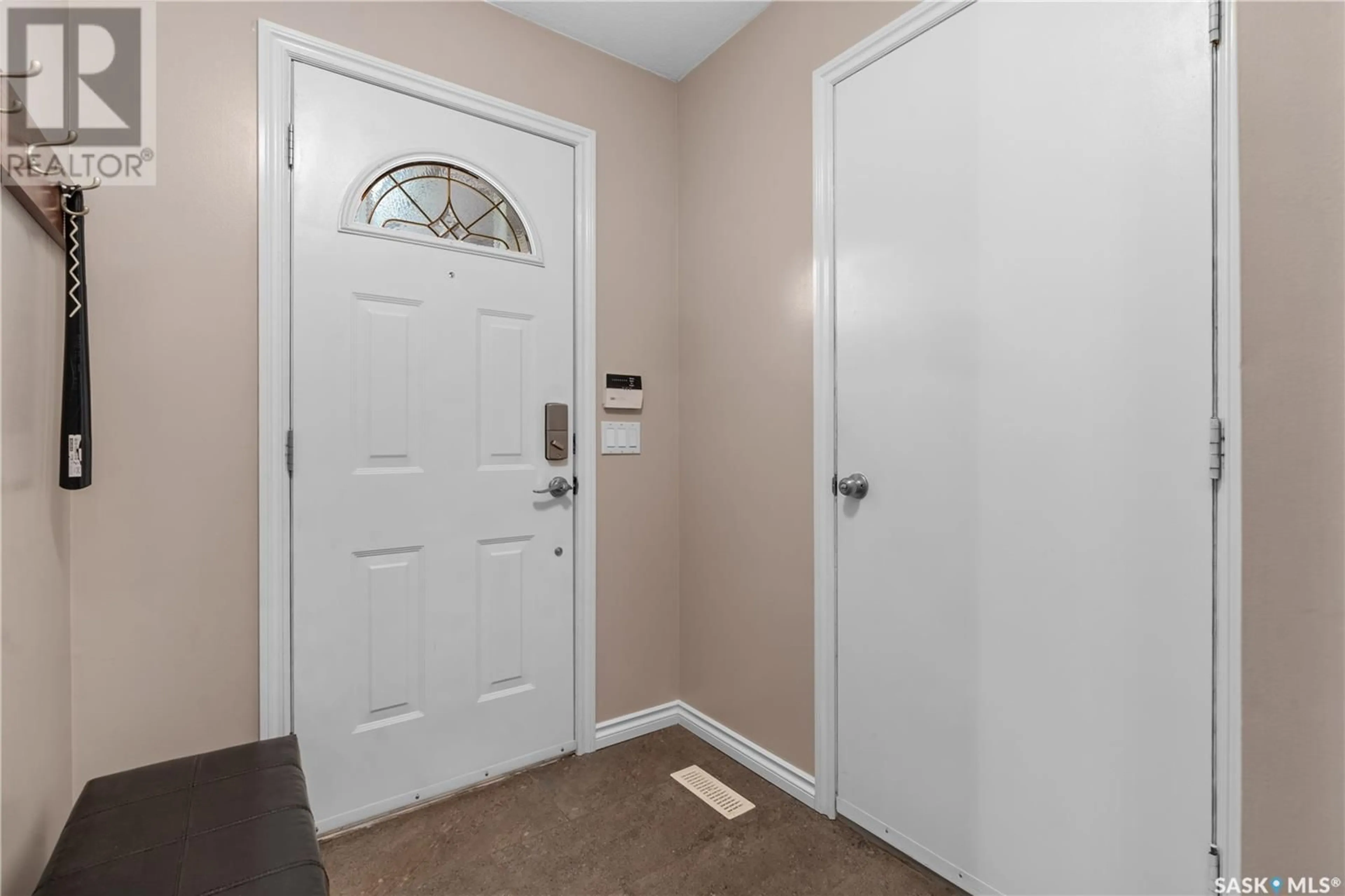 Indoor entryway for 315 BLACK DRIVE, Regina Saskatchewan S4X2Z6