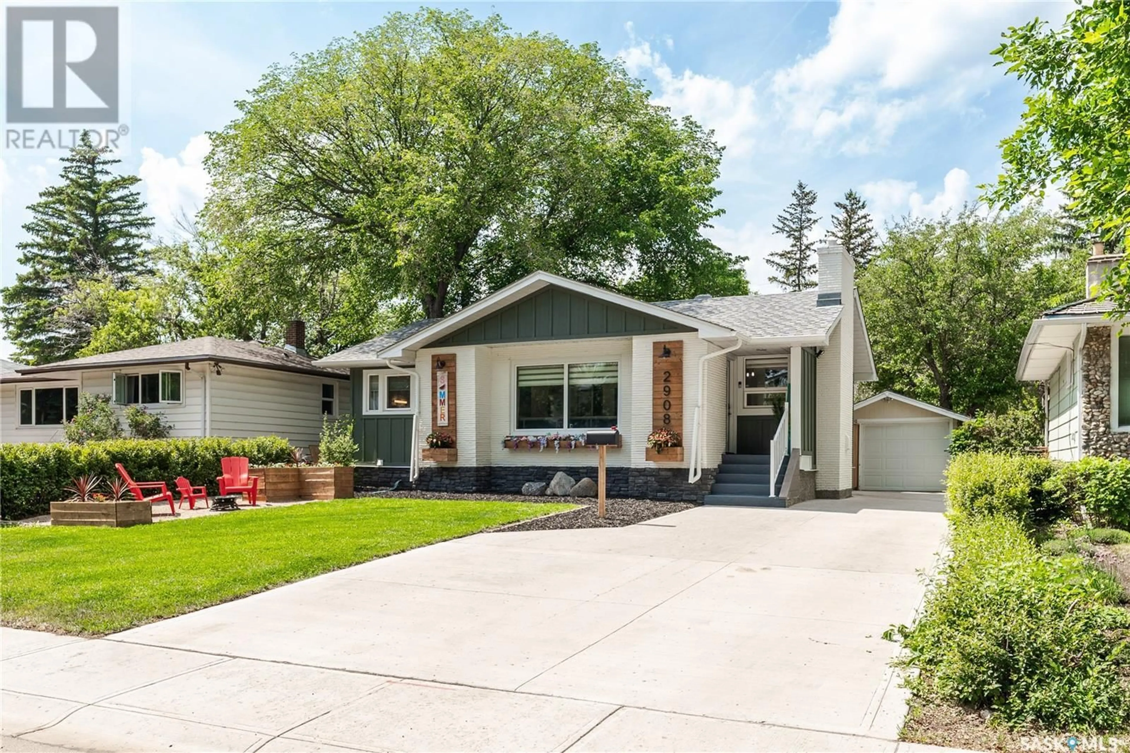 Home with vinyl exterior material, street for 2908 QUINN DRIVE, Regina Saskatchewan S4P2W1
