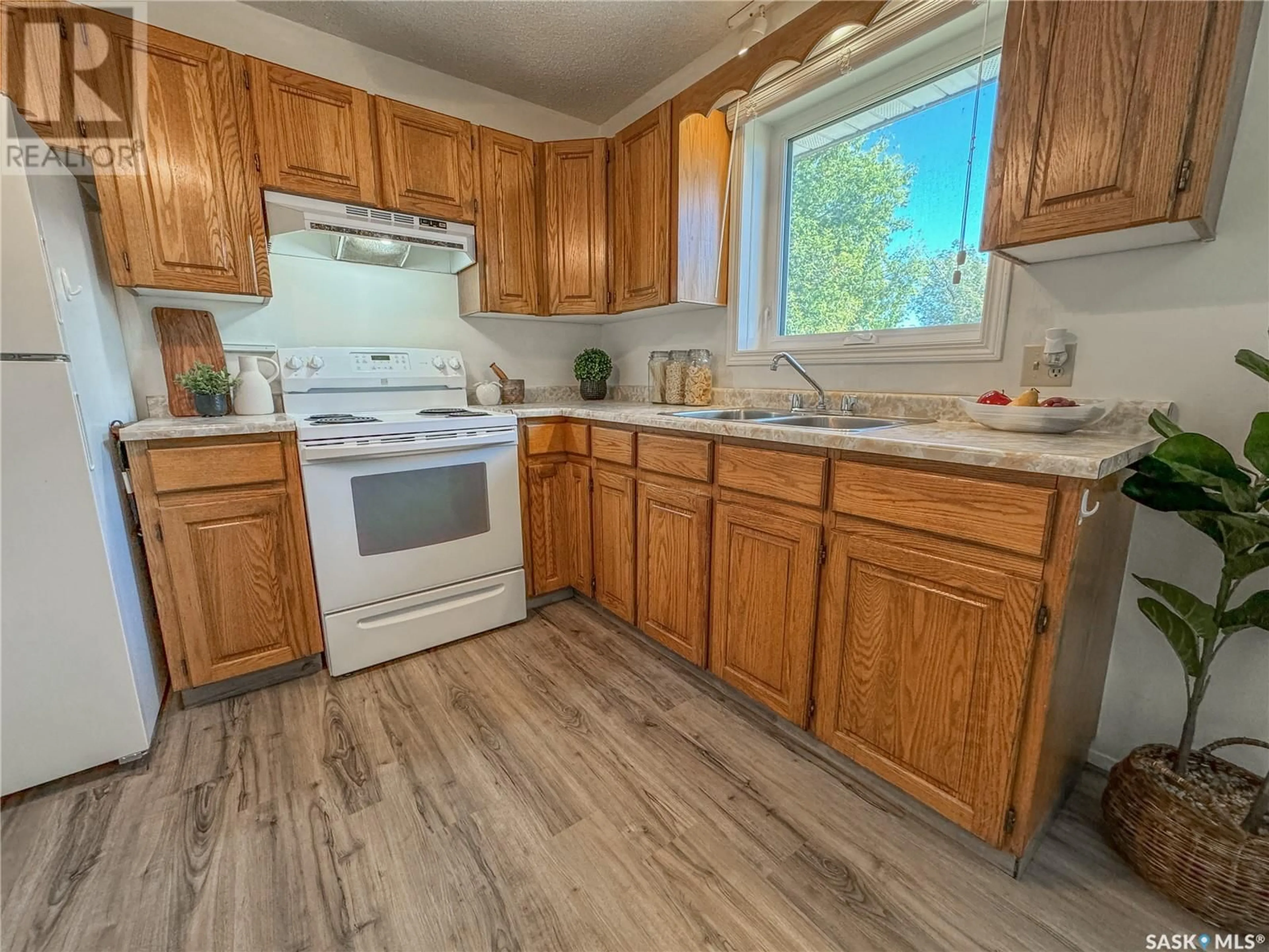 Standard kitchen, unknown for 100 EBENAL WAY, Mclean Saskatchewan S0G3E0