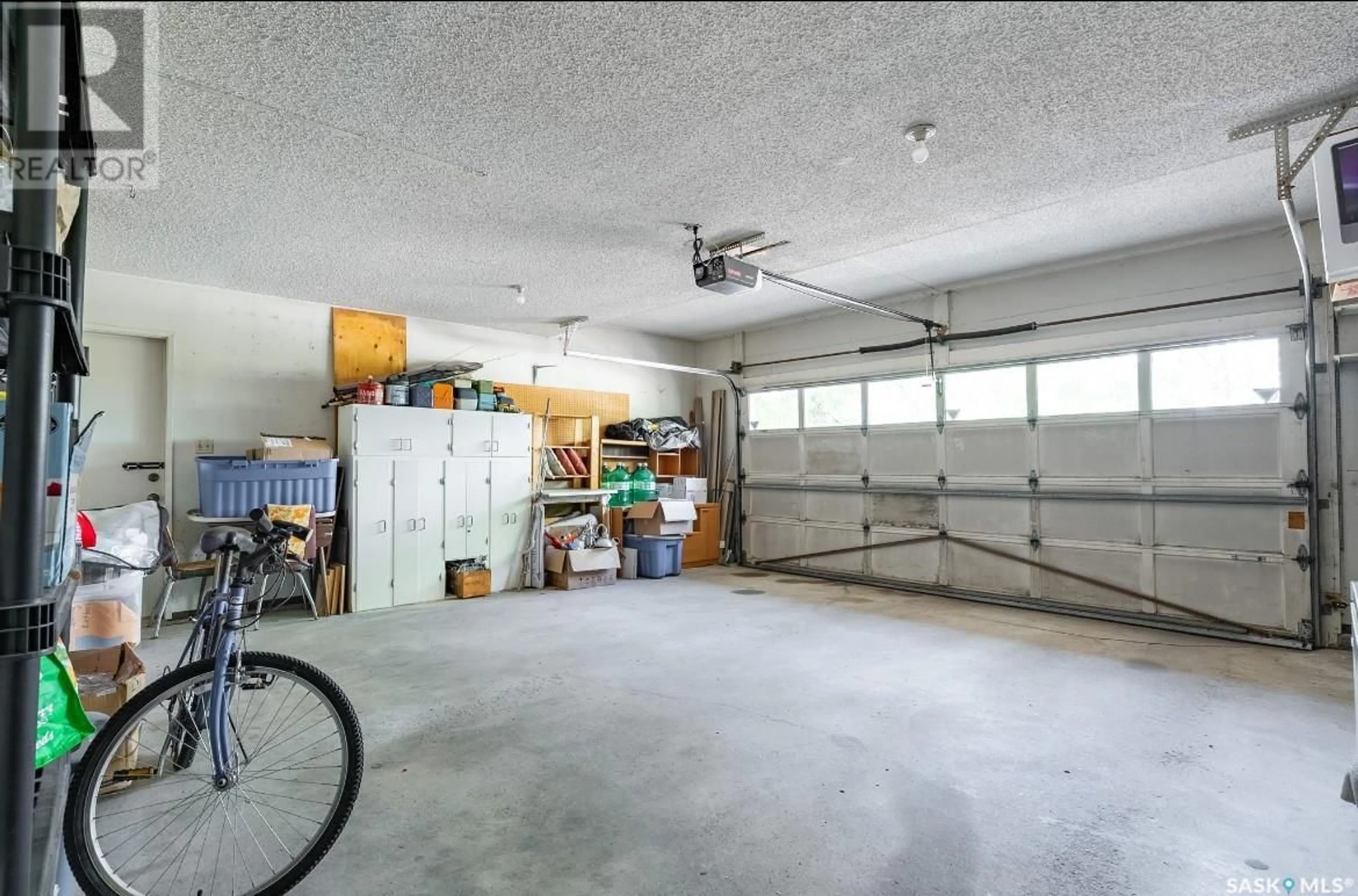 Indoor garage for 178 WHITESHORE CRESCENT, Saskatoon Saskatchewan S7J3W5
