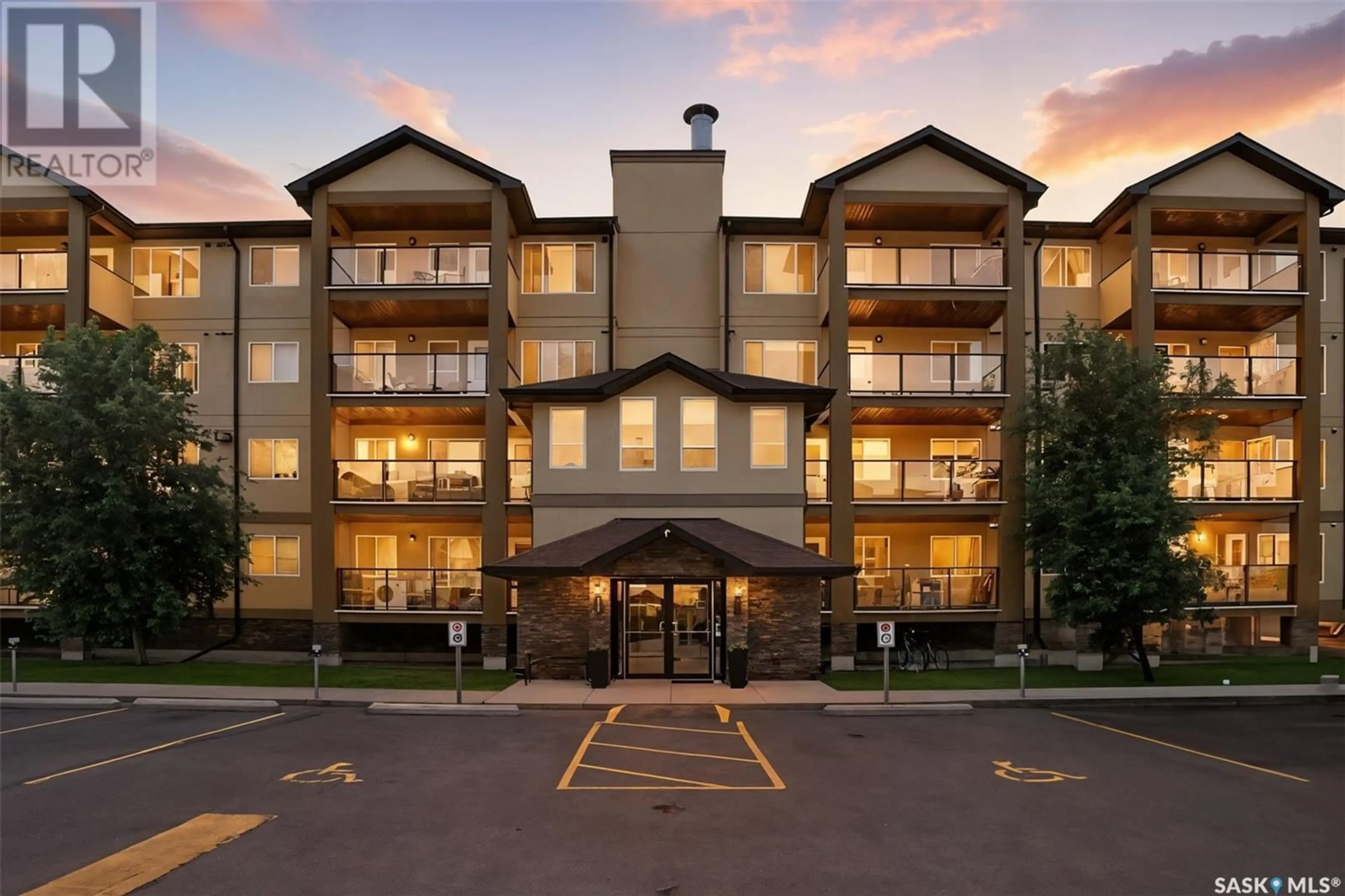Patio, building for 407 CENTENNIAL BOULEVARD, Warman Saskatchewan S0K4S1