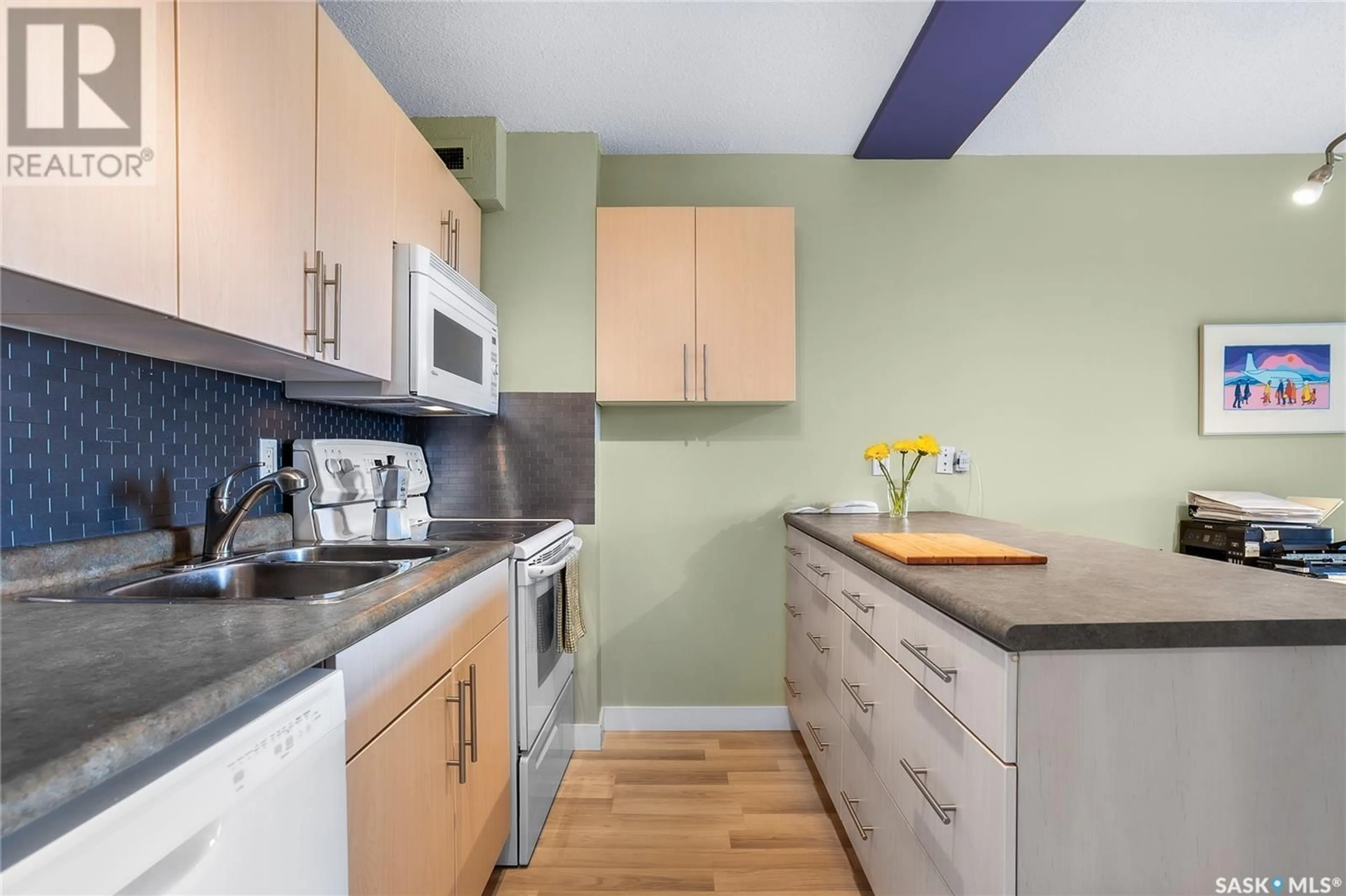 Standard kitchen, unknown for 430 - 1405 5TH AVENUE, Saskatoon Saskatchewan S7K6Z2