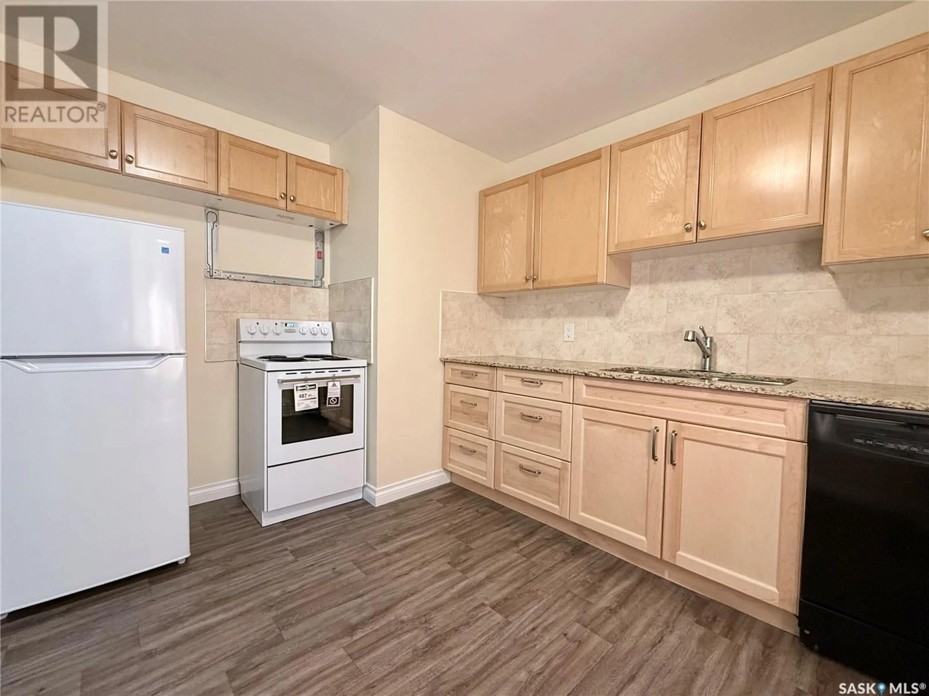 Standard kitchen, wood/laminate floor for 2320 13TH AVENUE, Regina Saskatchewan S4P0V7