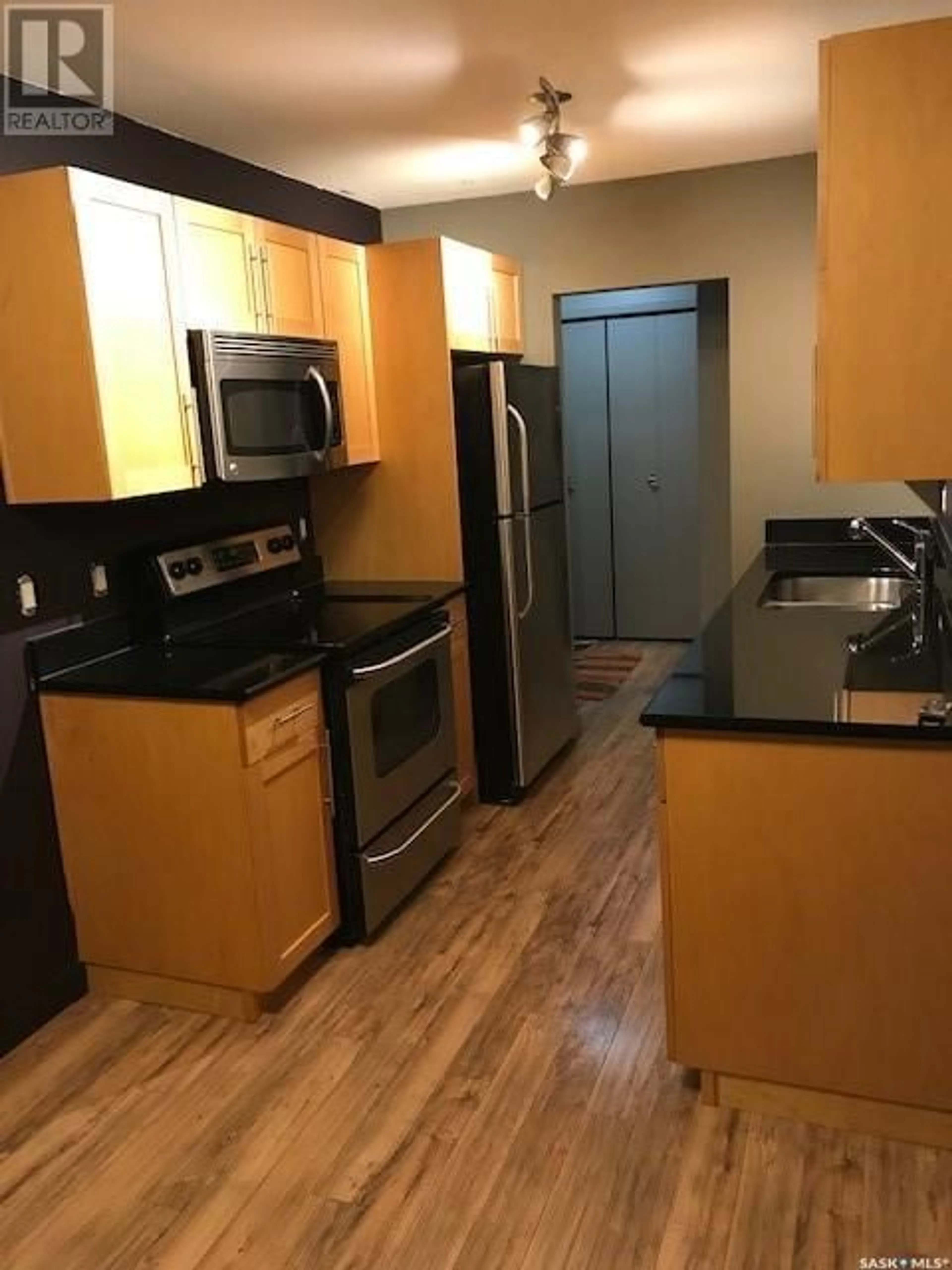 Standard kitchen, unknown for 4 - 2203 7TH STREET, Saskatoon Saskatchewan S7H0Z9