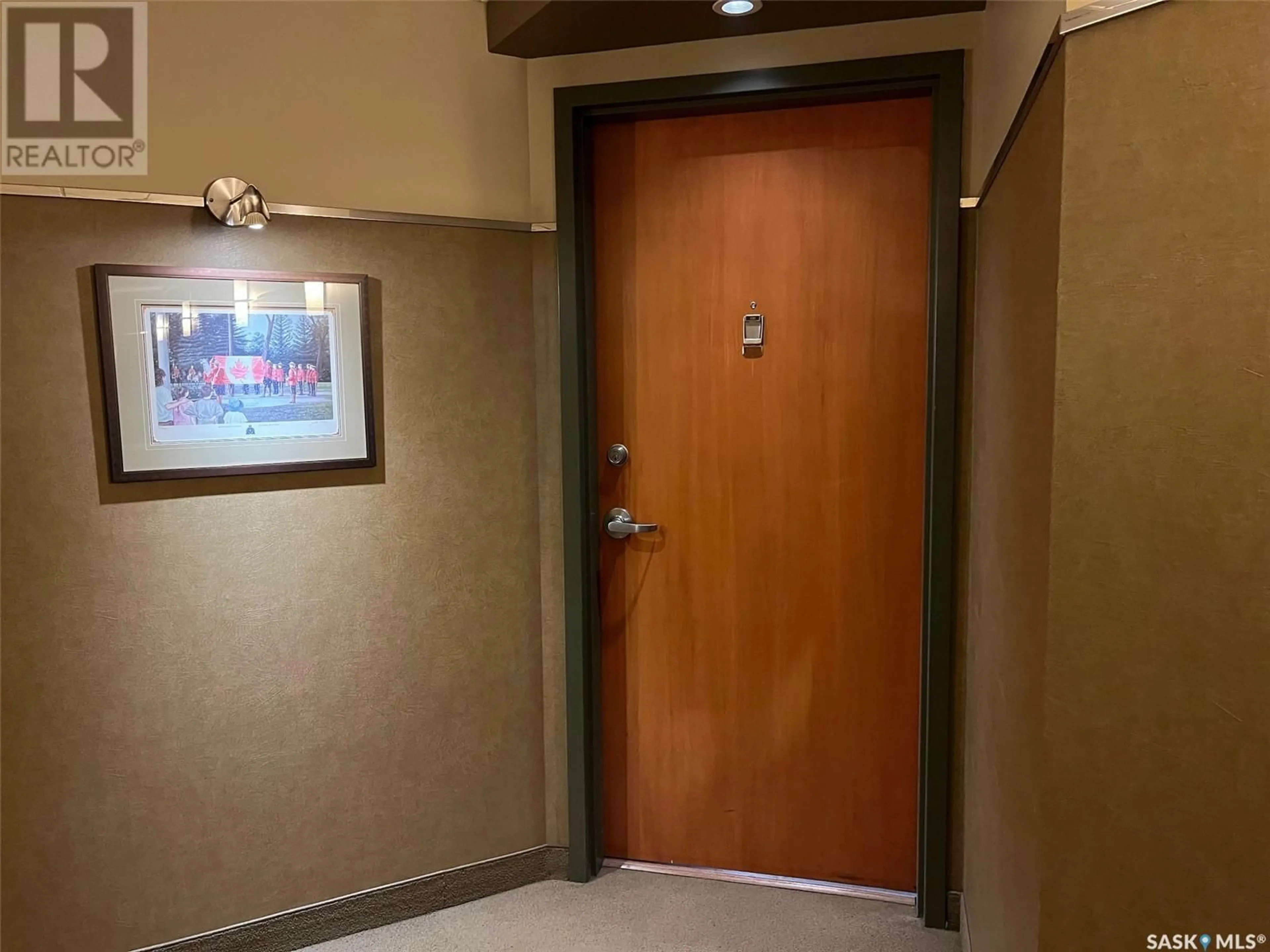 Indoor foyer for 1914 - 1201 HAMILTON STREET, Regina Saskatchewan S4P3N6