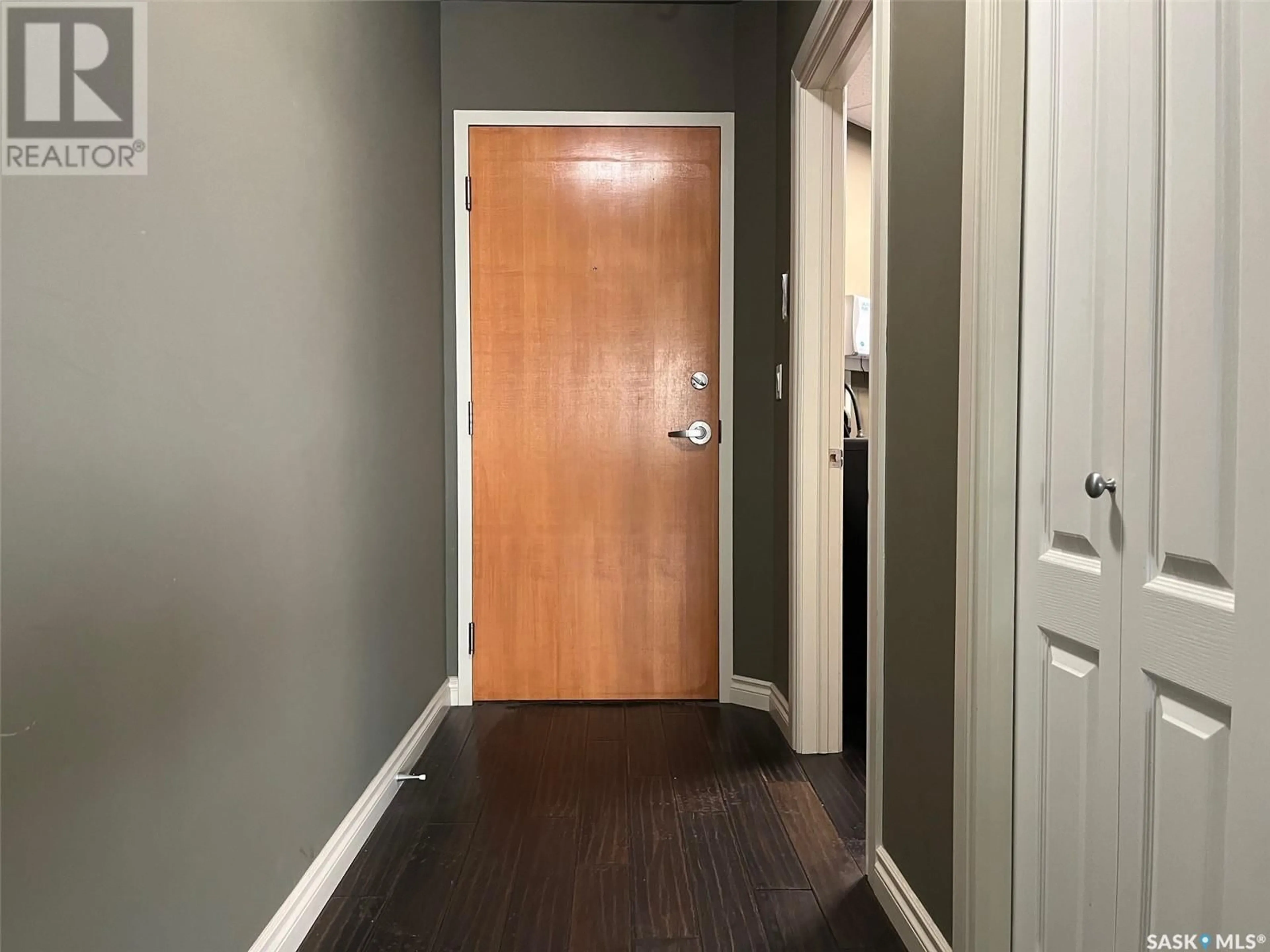 Indoor entryway for 1914 - 1201 HAMILTON STREET, Regina Saskatchewan S4P3N6
