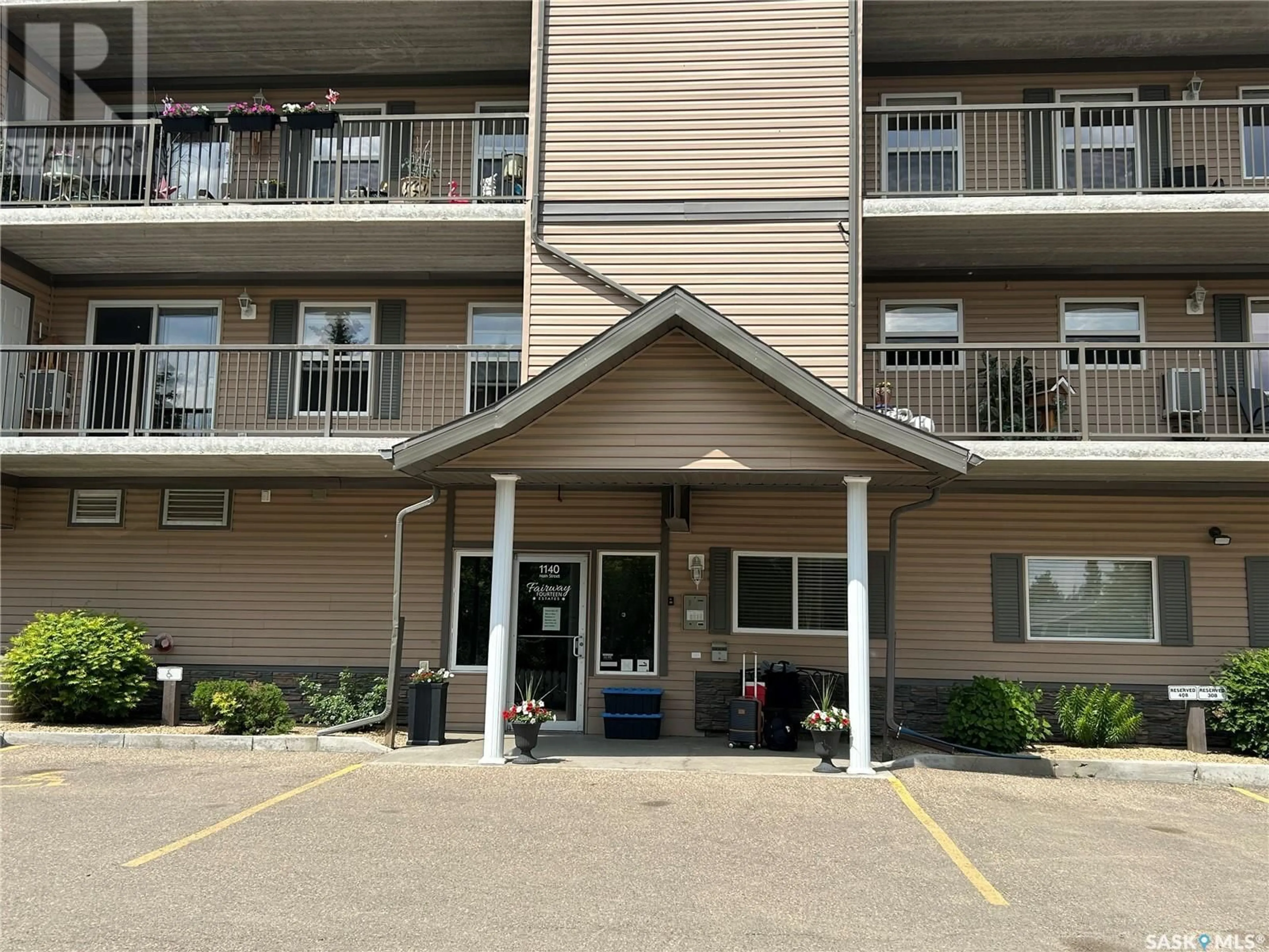 Indoor foyer for 305 - 1140 MAIN STREET, Humboldt Saskatchewan S0K2A0
