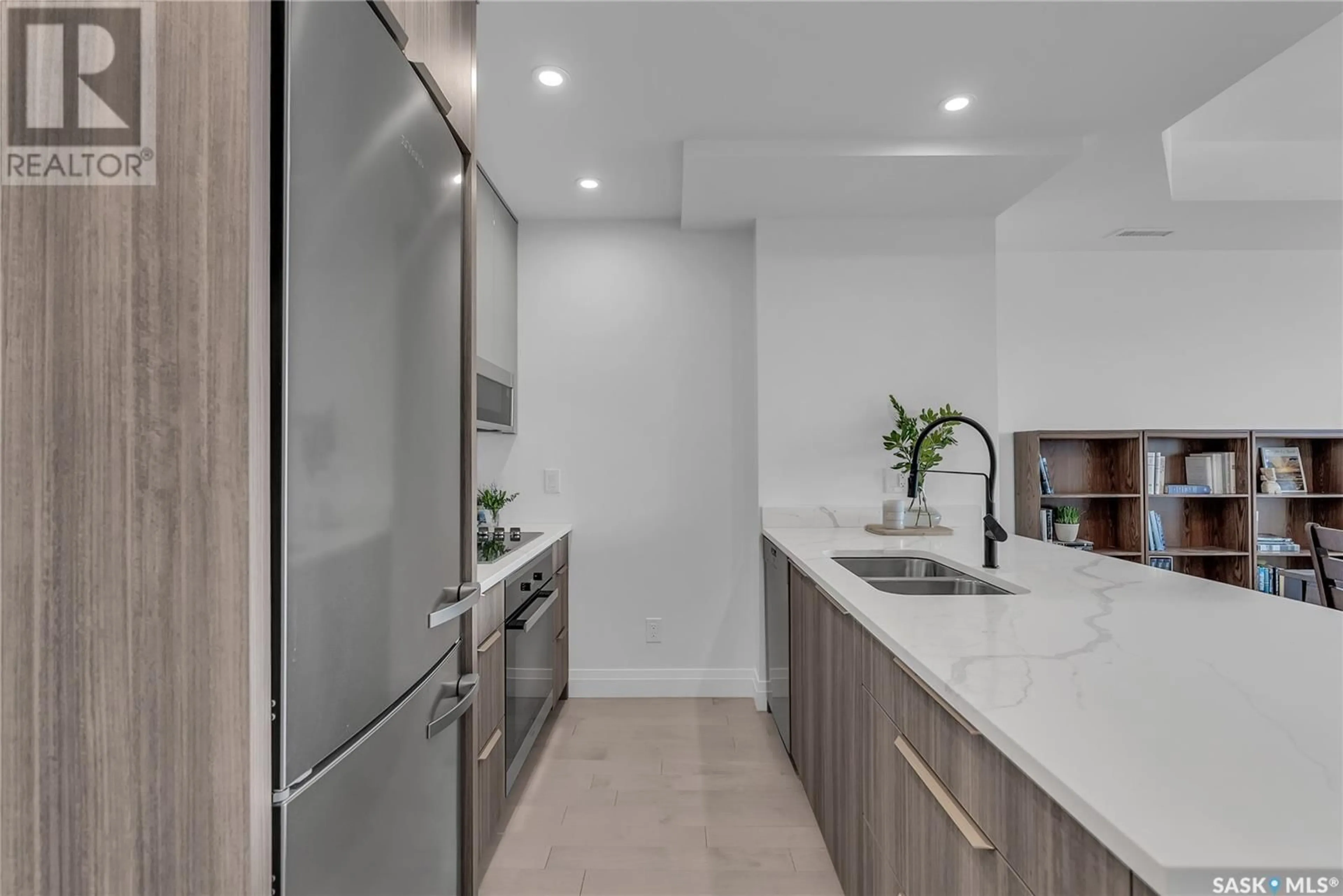Standard kitchen, ceramic/tile floor for 203 - 637 UNIVERSITY DRIVE, Saskatoon Saskatchewan S7N0H8