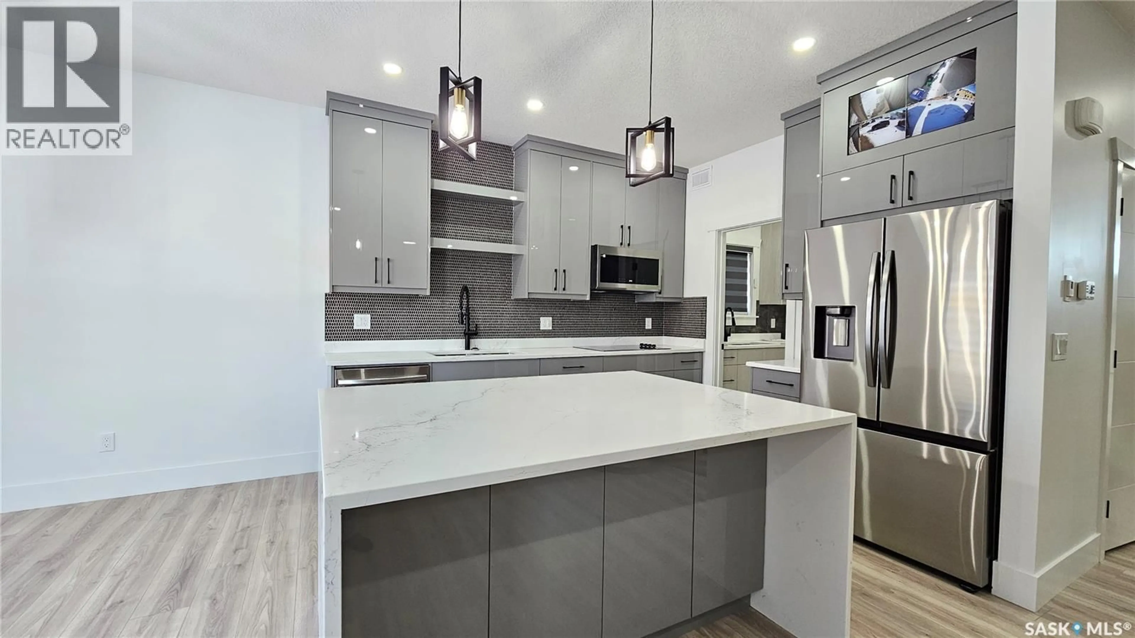 Contemporary kitchen, unknown for 371 SHARMA CRESCENT, Saskatoon Saskatchewan S7W1K9