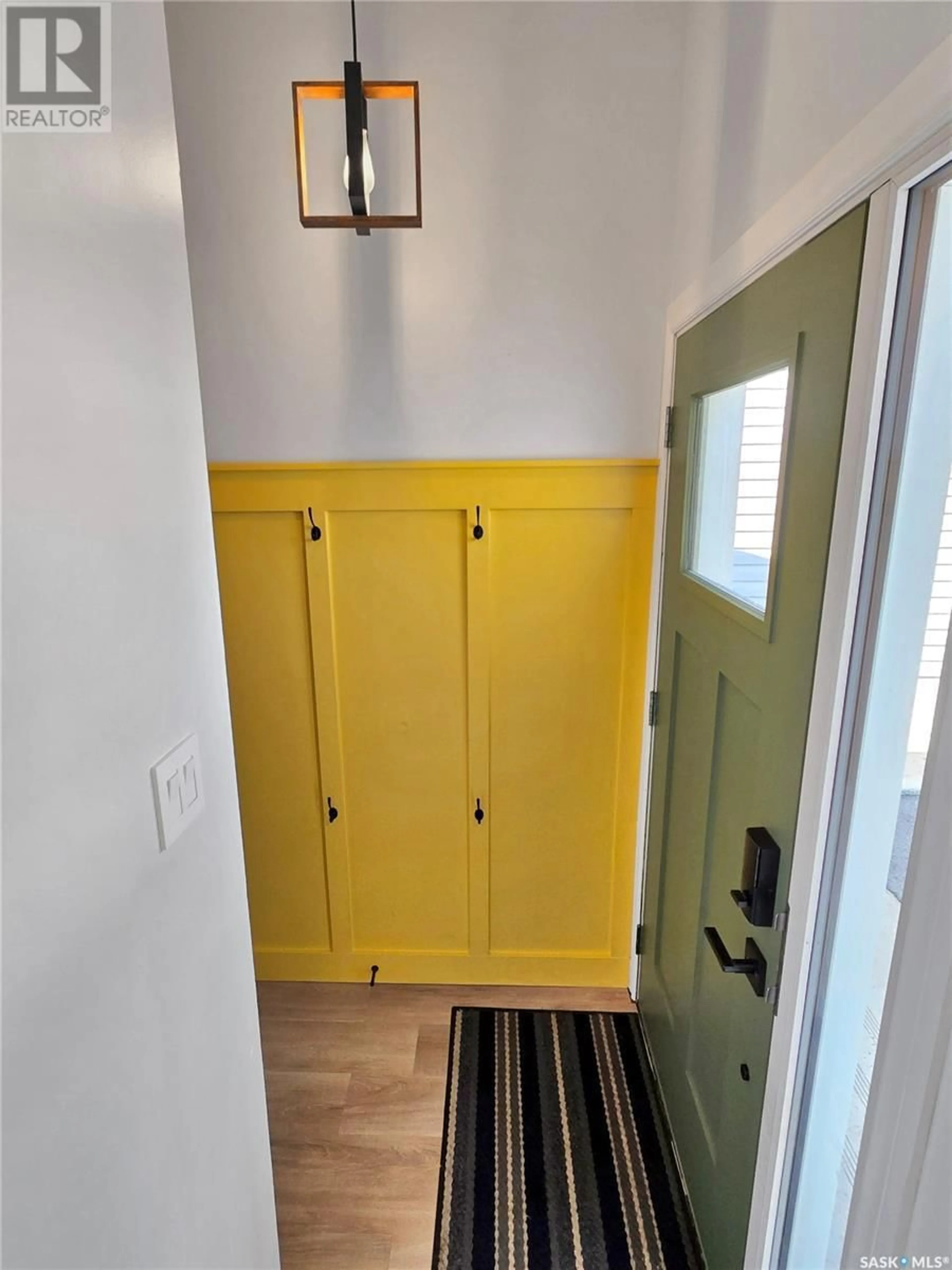 Indoor entryway for 139 WHELAN CRESCENT, Saskatoon Saskatchewan S7L6W3