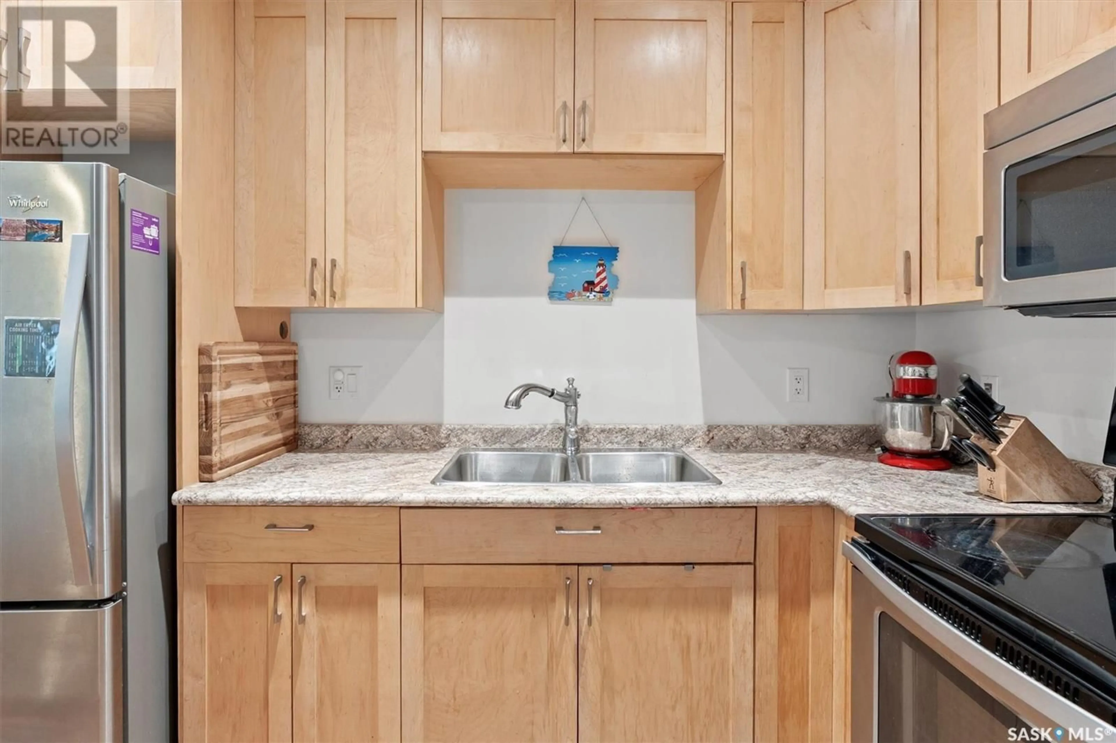 Standard kitchen, unknown for 1430 C AVENUE, Saskatoon Saskatchewan S7L1L1