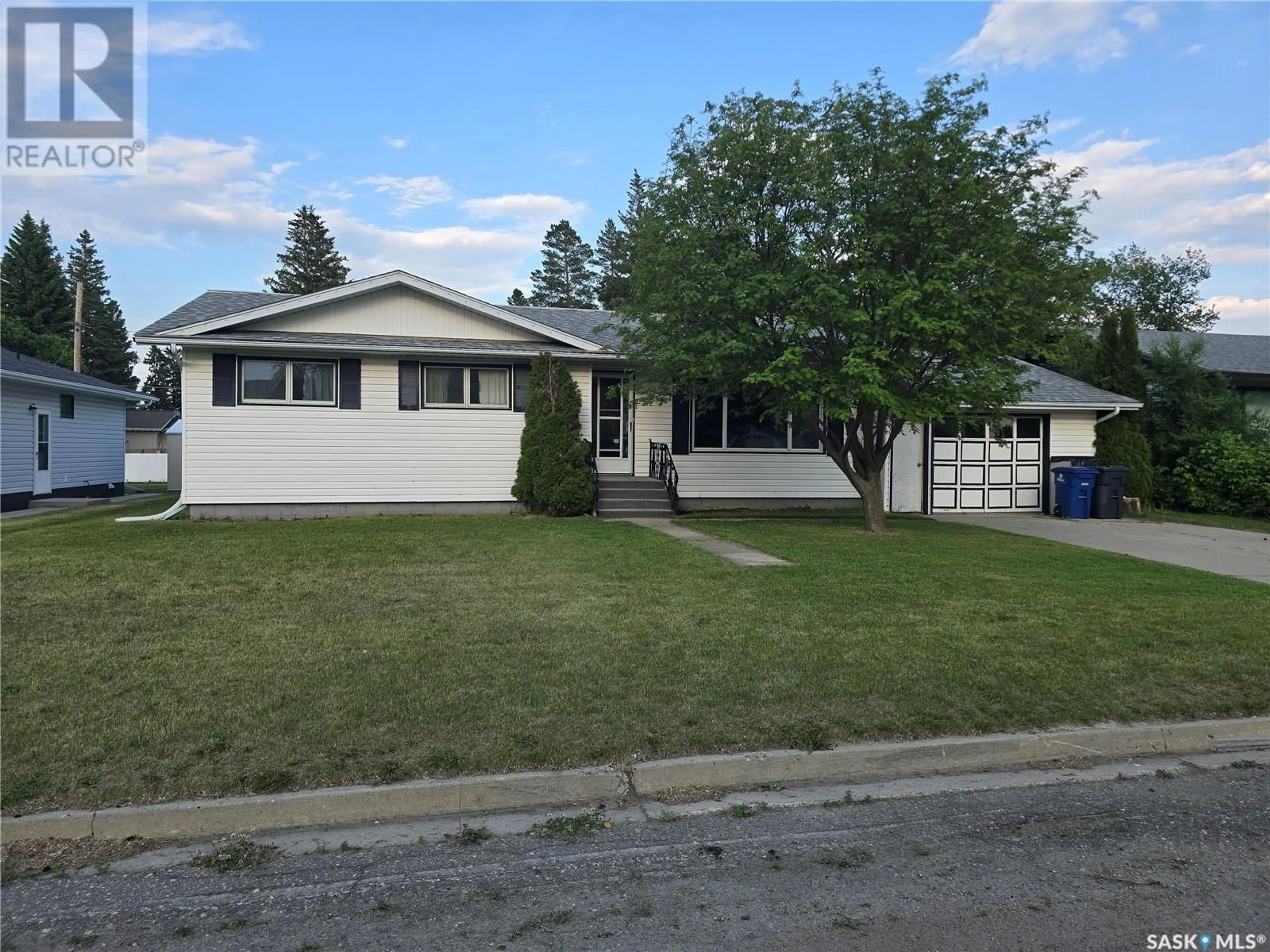 Home with vinyl exterior material, street for 212 8TH STREET, Wynyard Saskatchewan S0A4T0