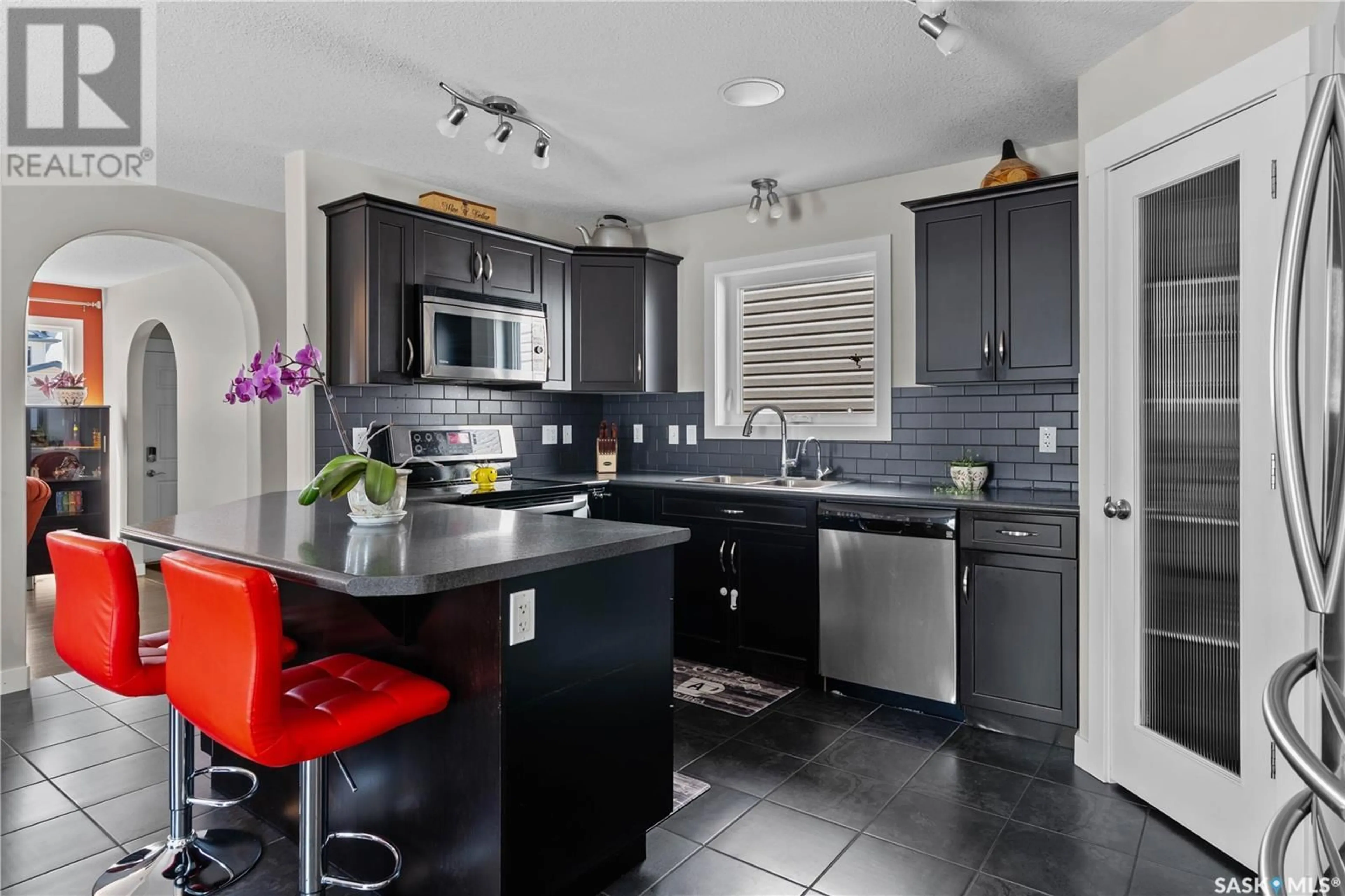 Contemporary kitchen, ceramic/tile floor for 112 POPLAR BLUFF CRESCENT, Regina Saskatchewan S4Y0B5