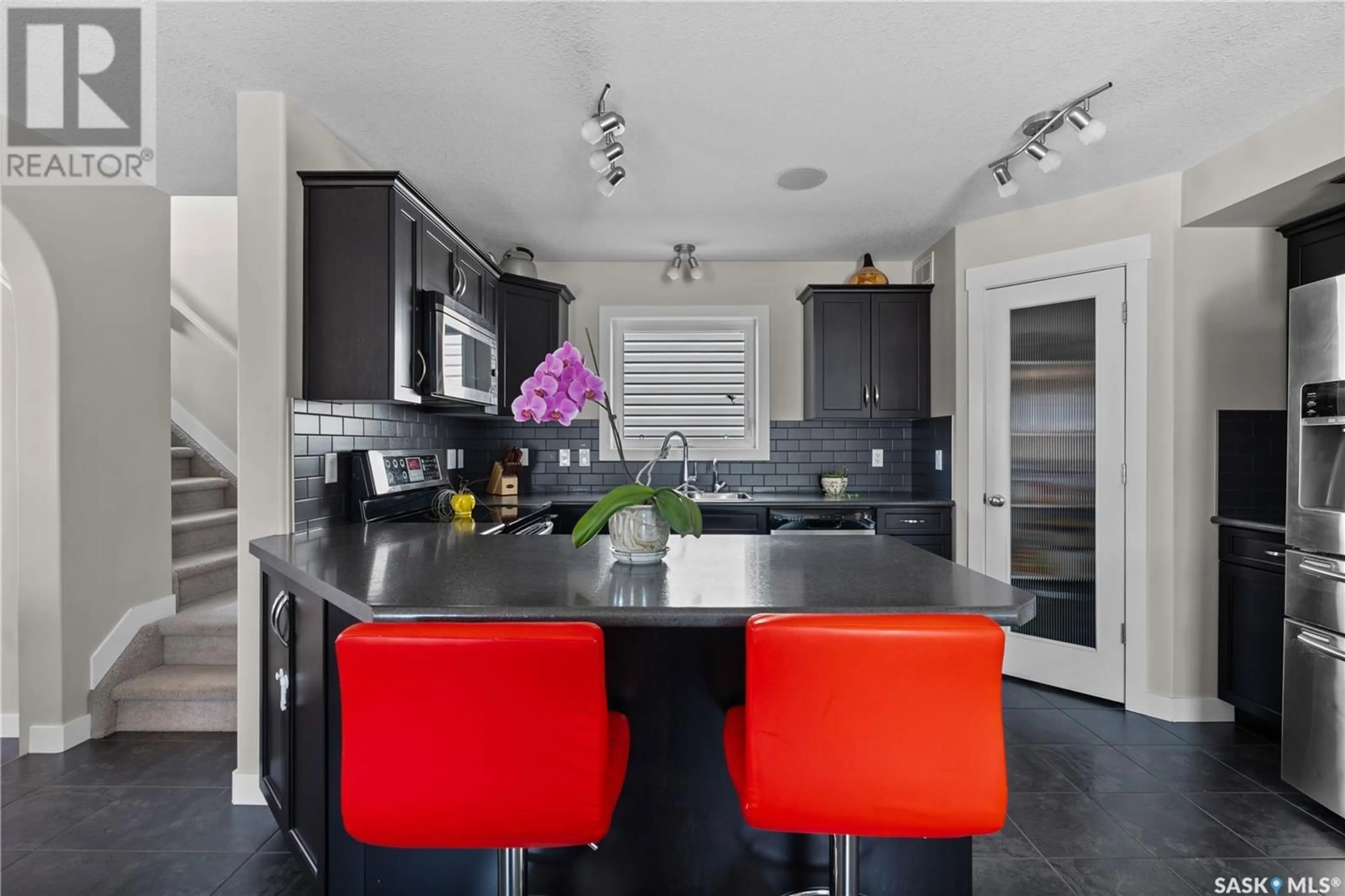 Contemporary kitchen, ceramic/tile floor for 112 POPLAR BLUFF CRESCENT, Regina Saskatchewan S4Y0B5