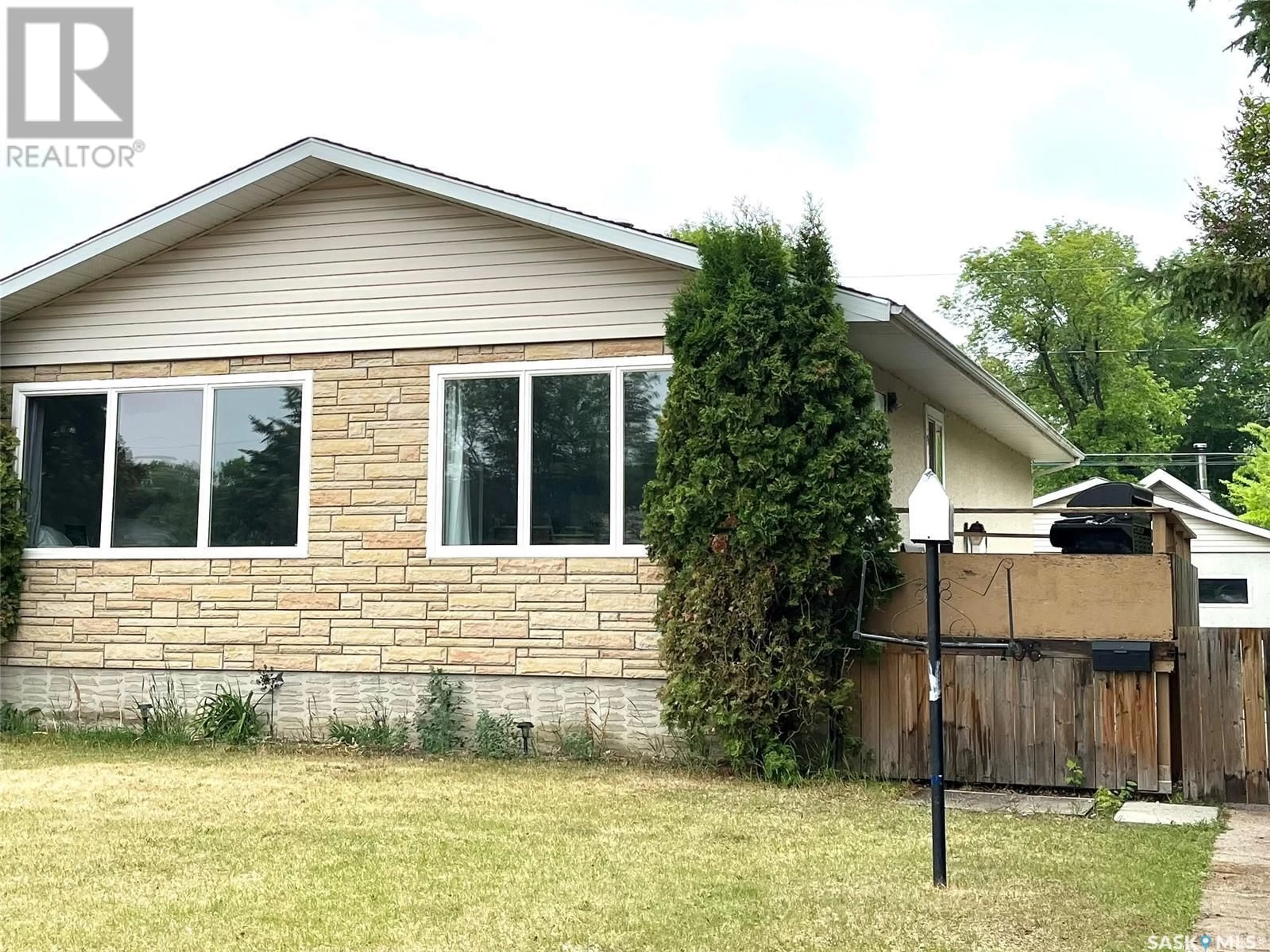 Home with vinyl exterior material, unknown for 706 6TH STREET, Prince Albert Saskatchewan S6V0N8