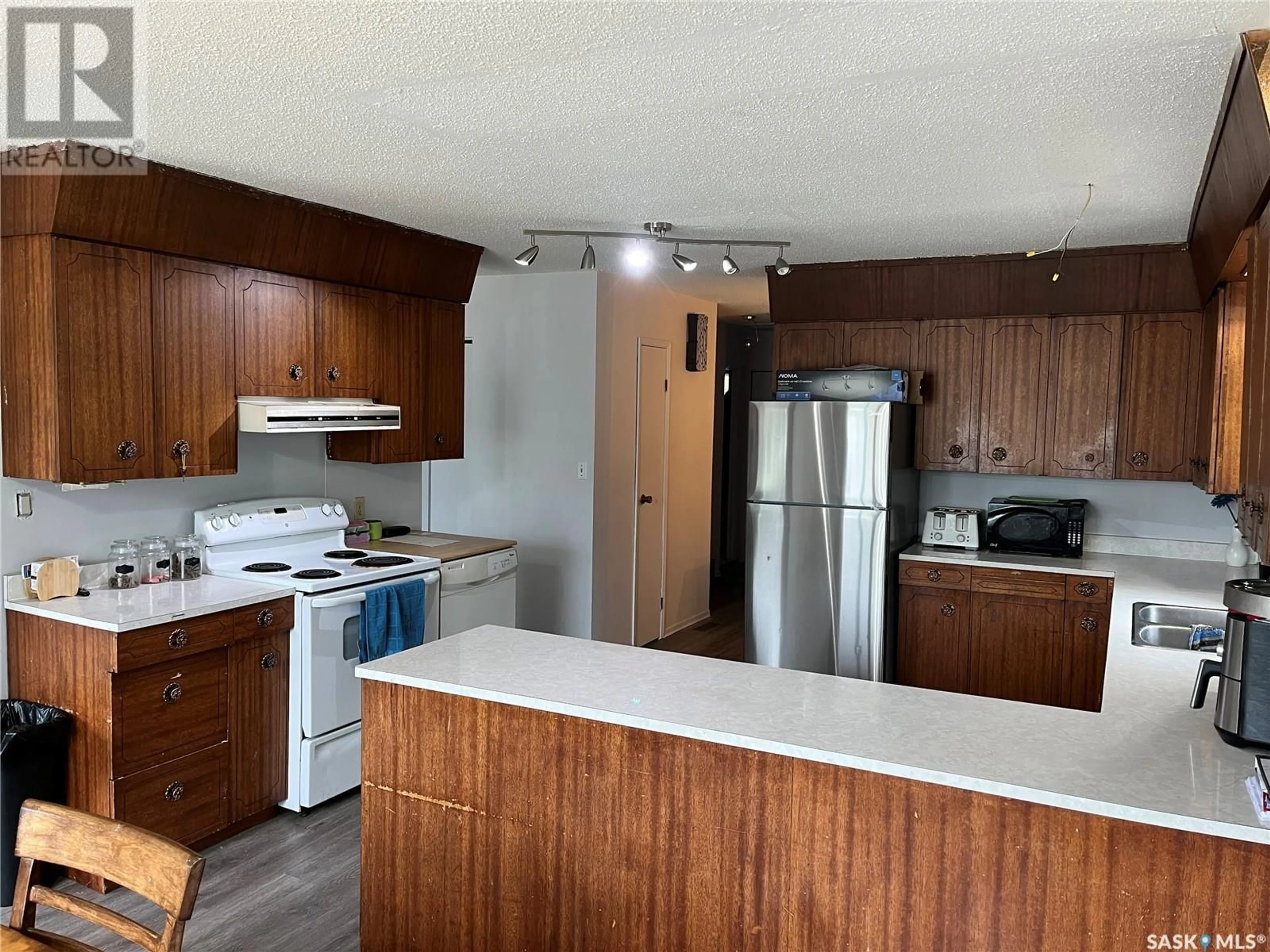 Standard kitchen, wood/laminate floor for 706 6TH STREET, Prince Albert Saskatchewan S6V0N8