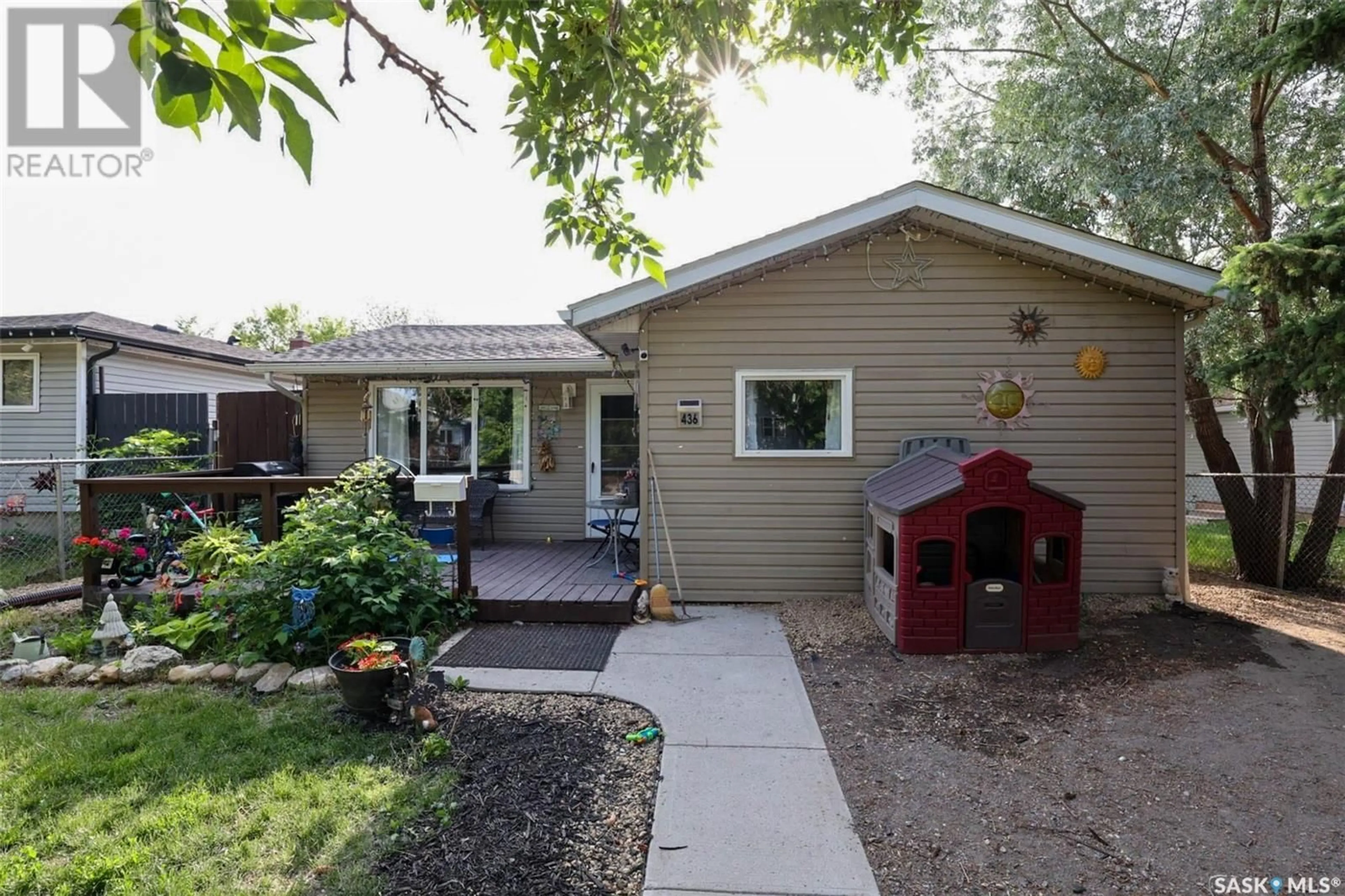 Home with vinyl exterior material, street for 436 MONTREAL STREET, Regina Saskatchewan S4R1L3
