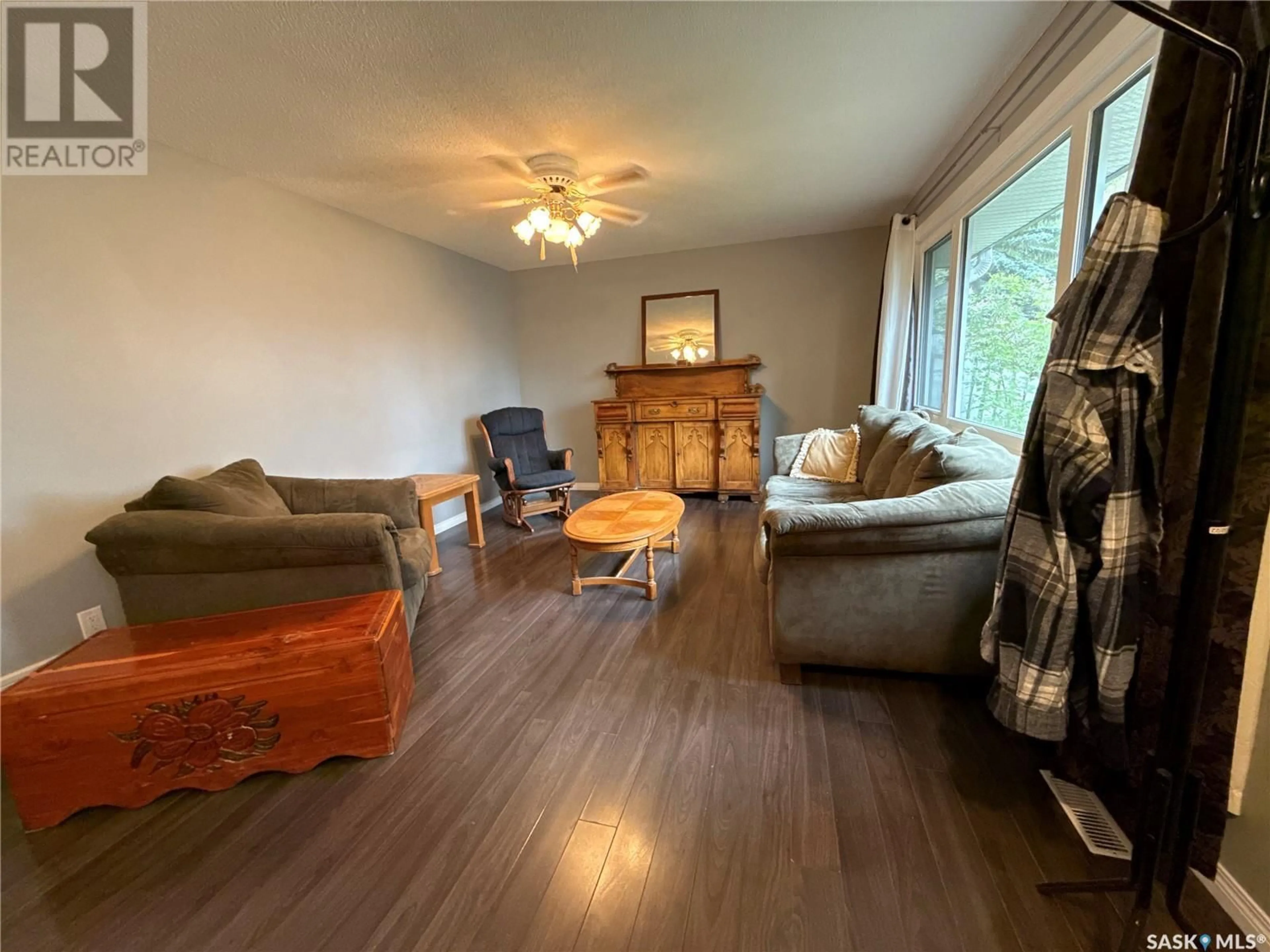 Living room with furniture, wood/laminate floor for 203 WINNIPEG AVENUE, Saskatoon Saskatchewan S7L3P3