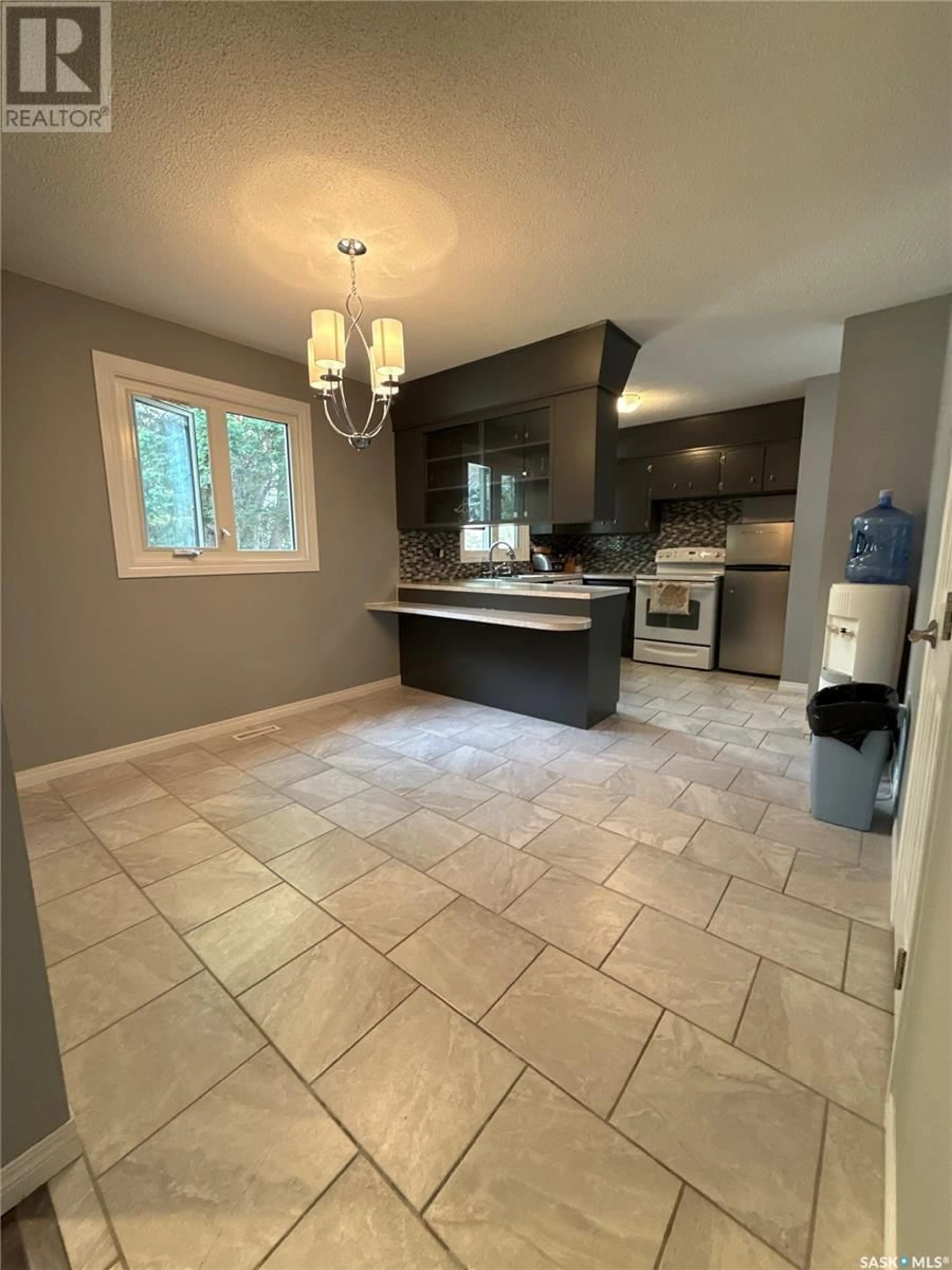 Open concept kitchen, ceramic/tile floor for 203 WINNIPEG AVENUE, Saskatoon Saskatchewan S7L3P3