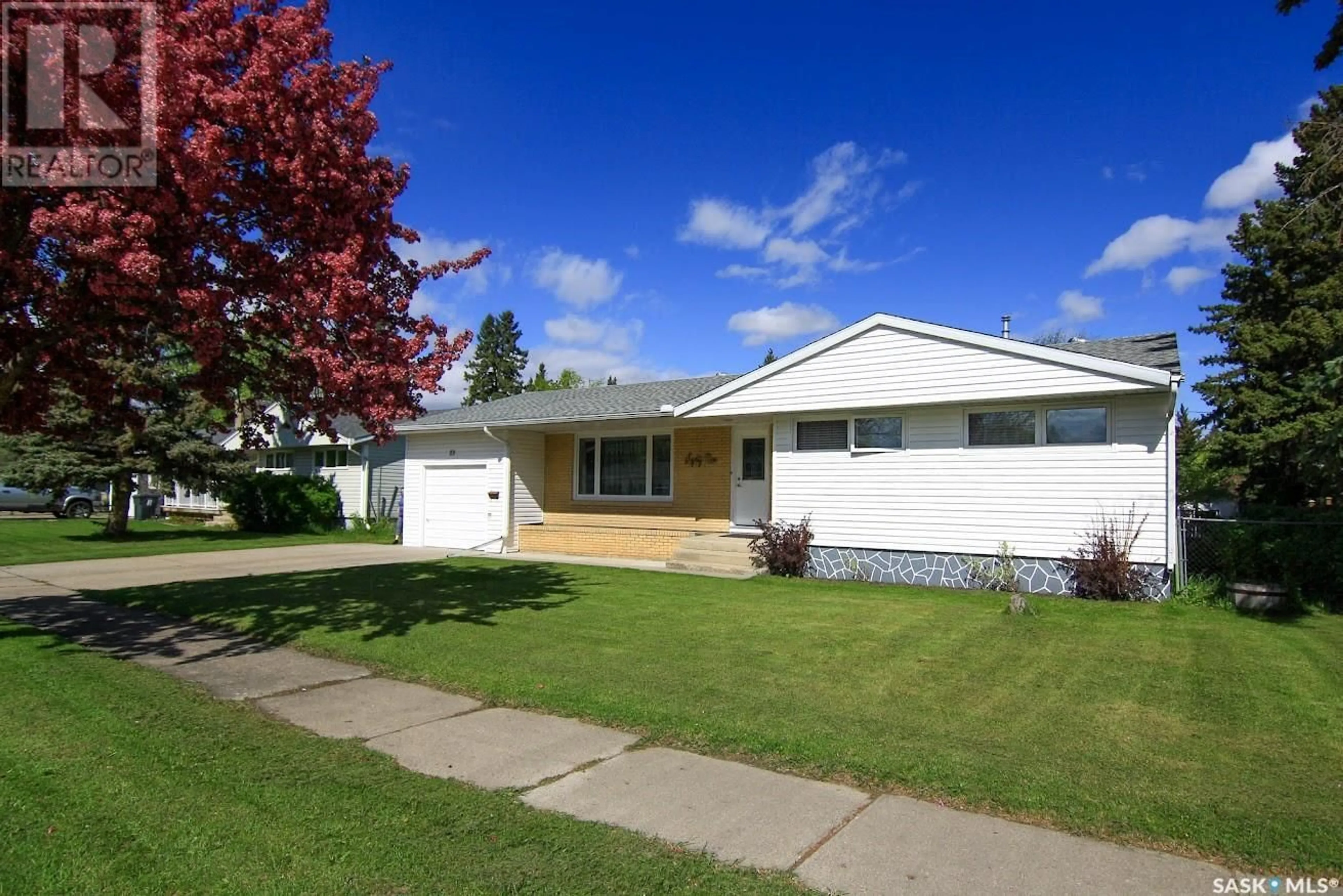 Home with vinyl exterior material, street for 89 WALLACE AVENUE, Yorkton Saskatchewan S3N2E6