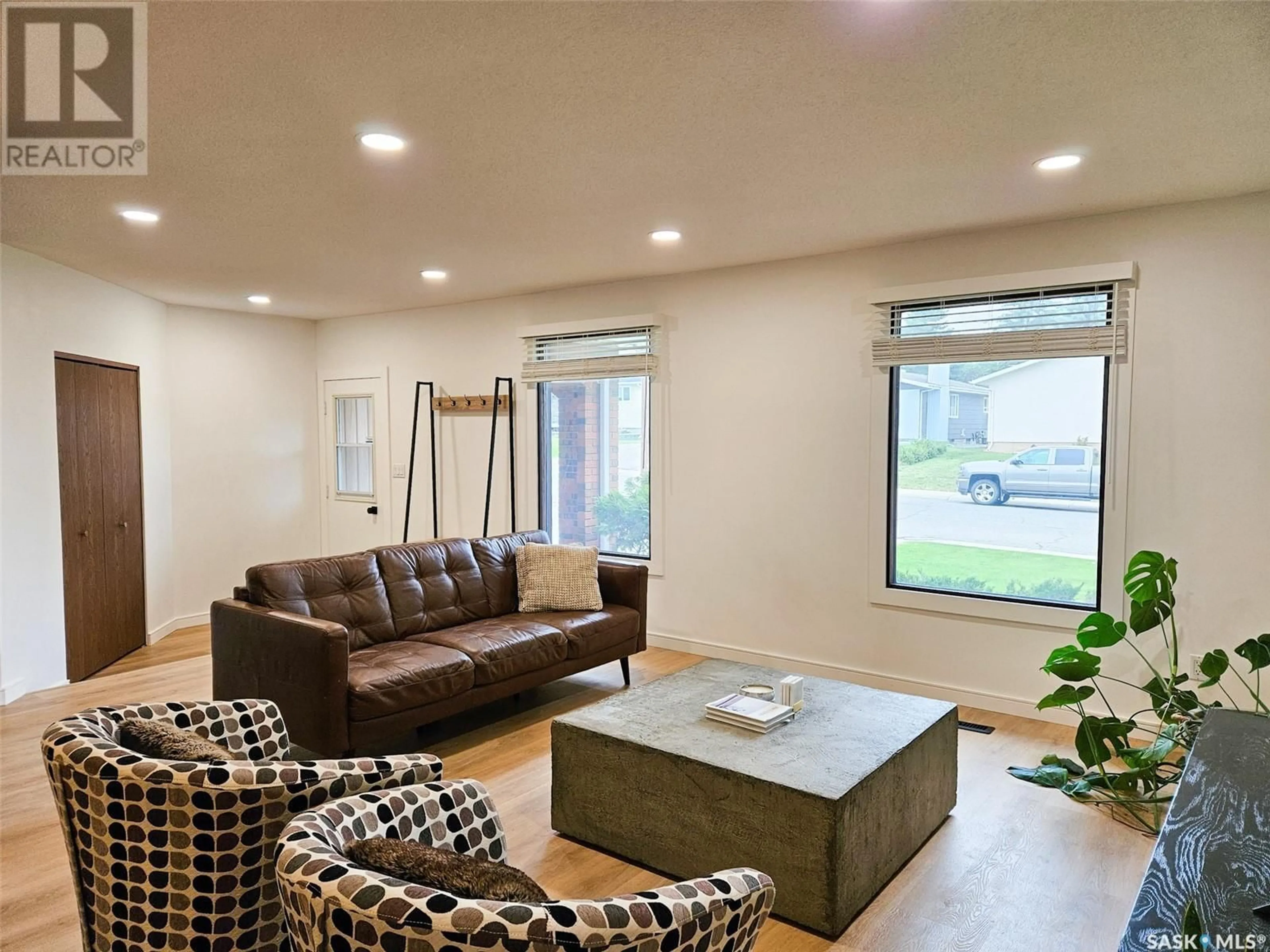 Living room with furniture, unknown for 334 POWELL CRESCENT, Swift Current Saskatchewan S9H4L7