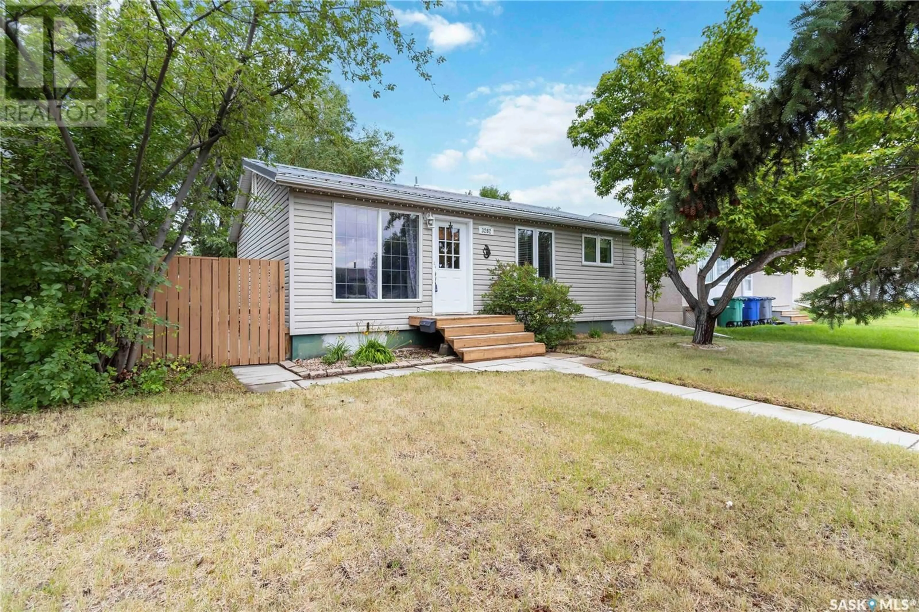 Home with vinyl exterior material, street for 3262 MILTON STREET, Saskatoon Saskatchewan S7L4P4