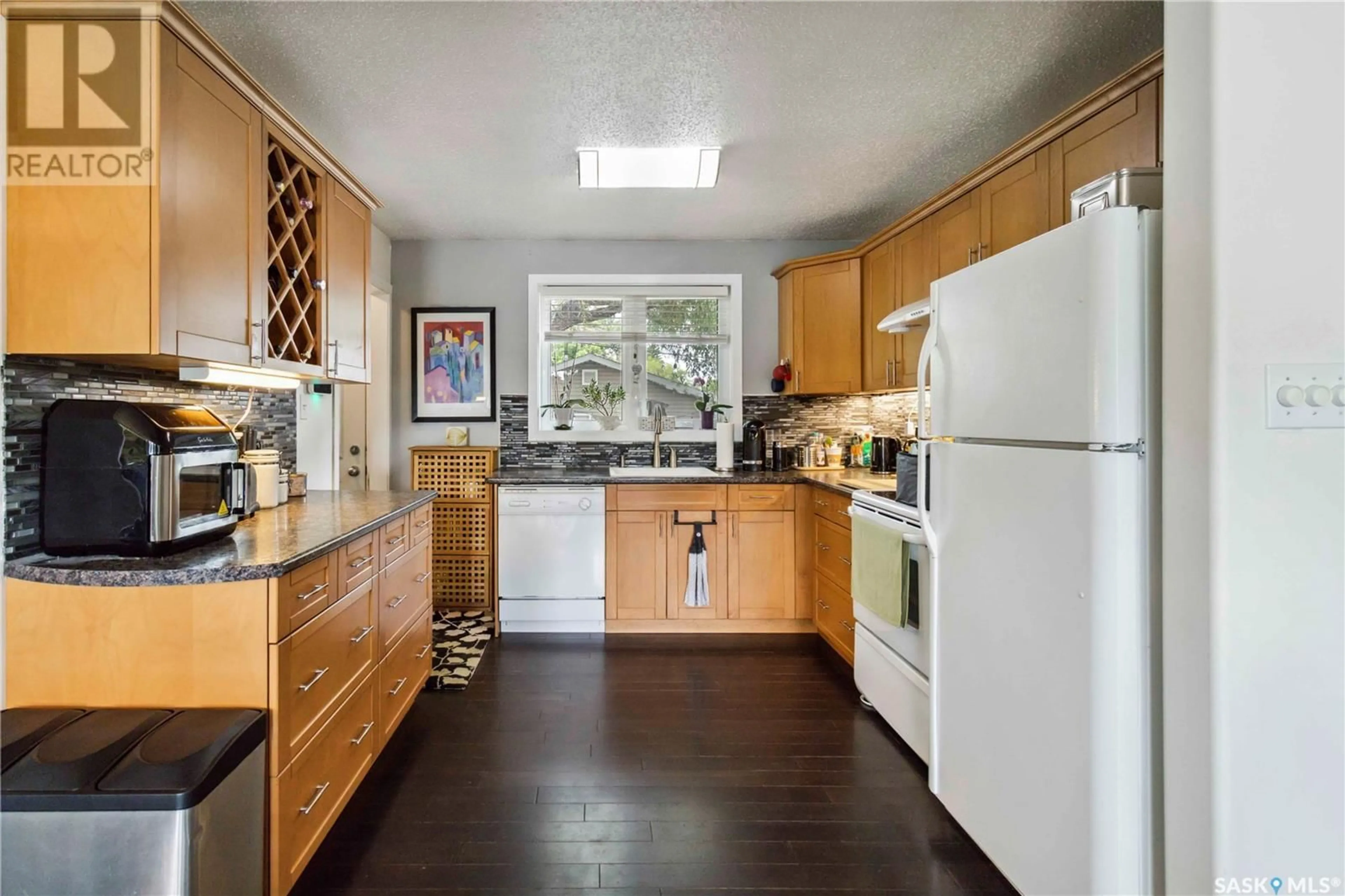 Standard kitchen, unknown for 3262 MILTON STREET, Saskatoon Saskatchewan S7L4P4