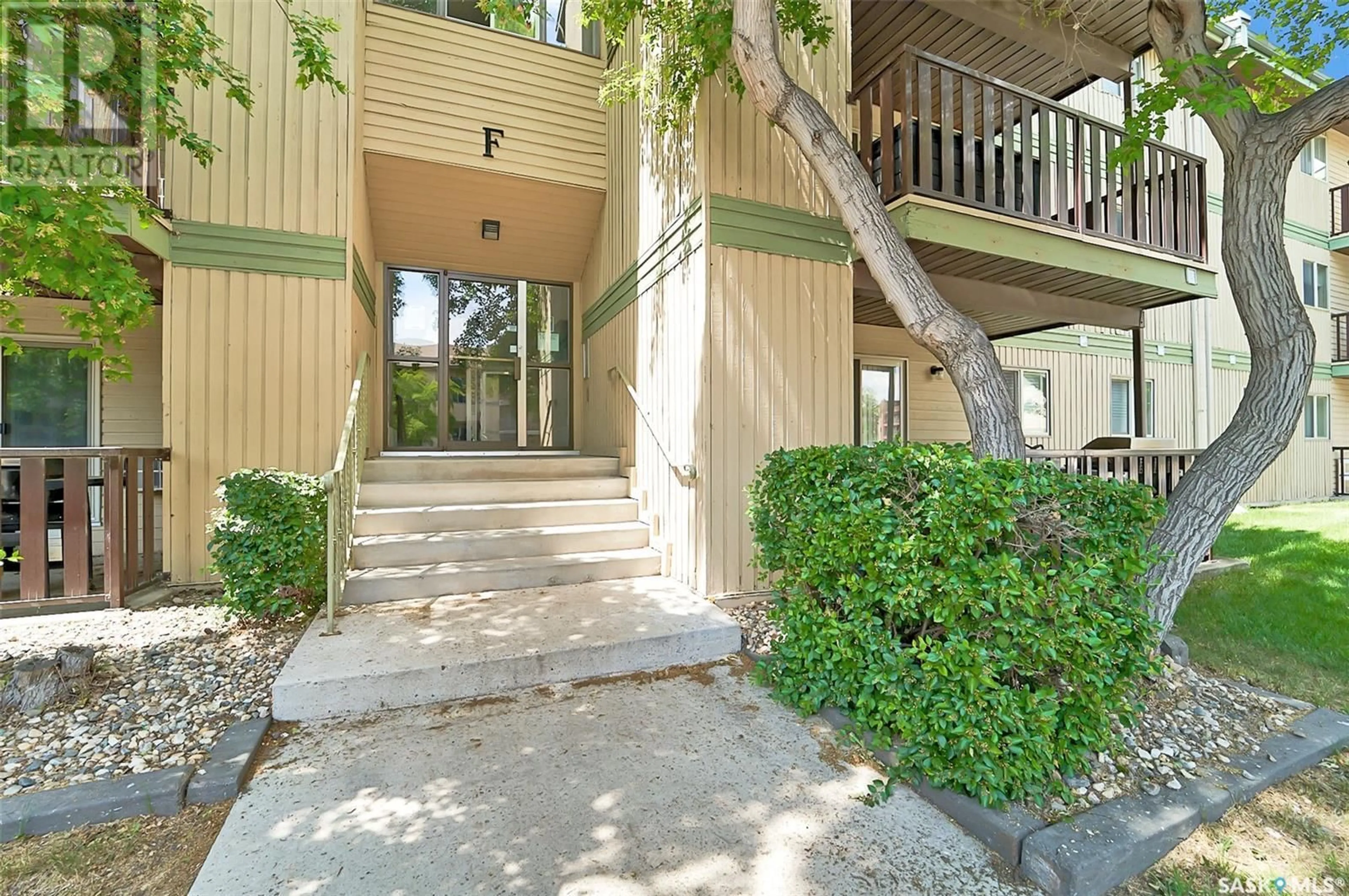 Patio, street for 102F - 1121 MCKERCHER DRIVE, Saskatoon Saskatchewan S7H5B8