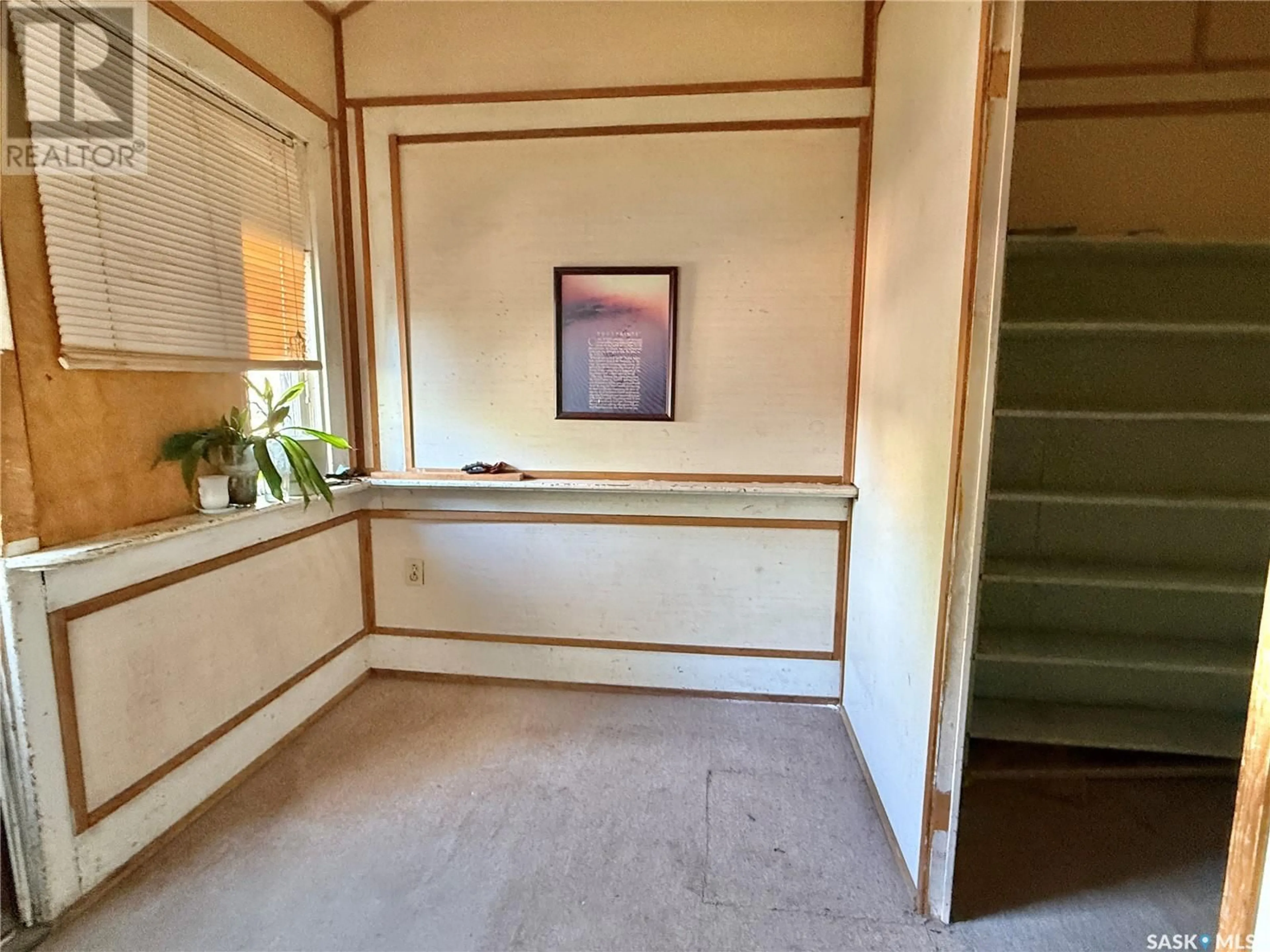 Indoor foyer for 202 24TH STREET, Saskatoon Saskatchewan S7M0X1