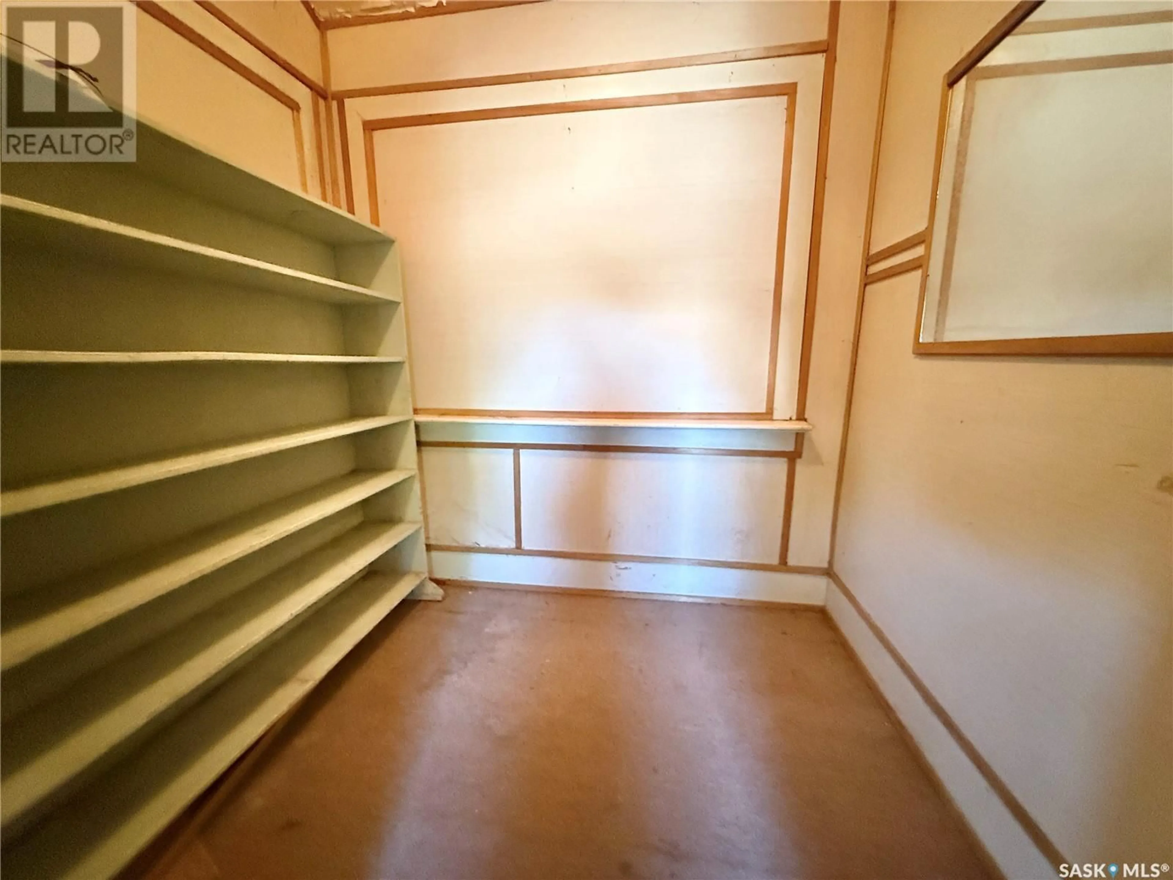 Storage room or clothes room or walk-in closet for 202 24TH STREET, Saskatoon Saskatchewan S7M0X1