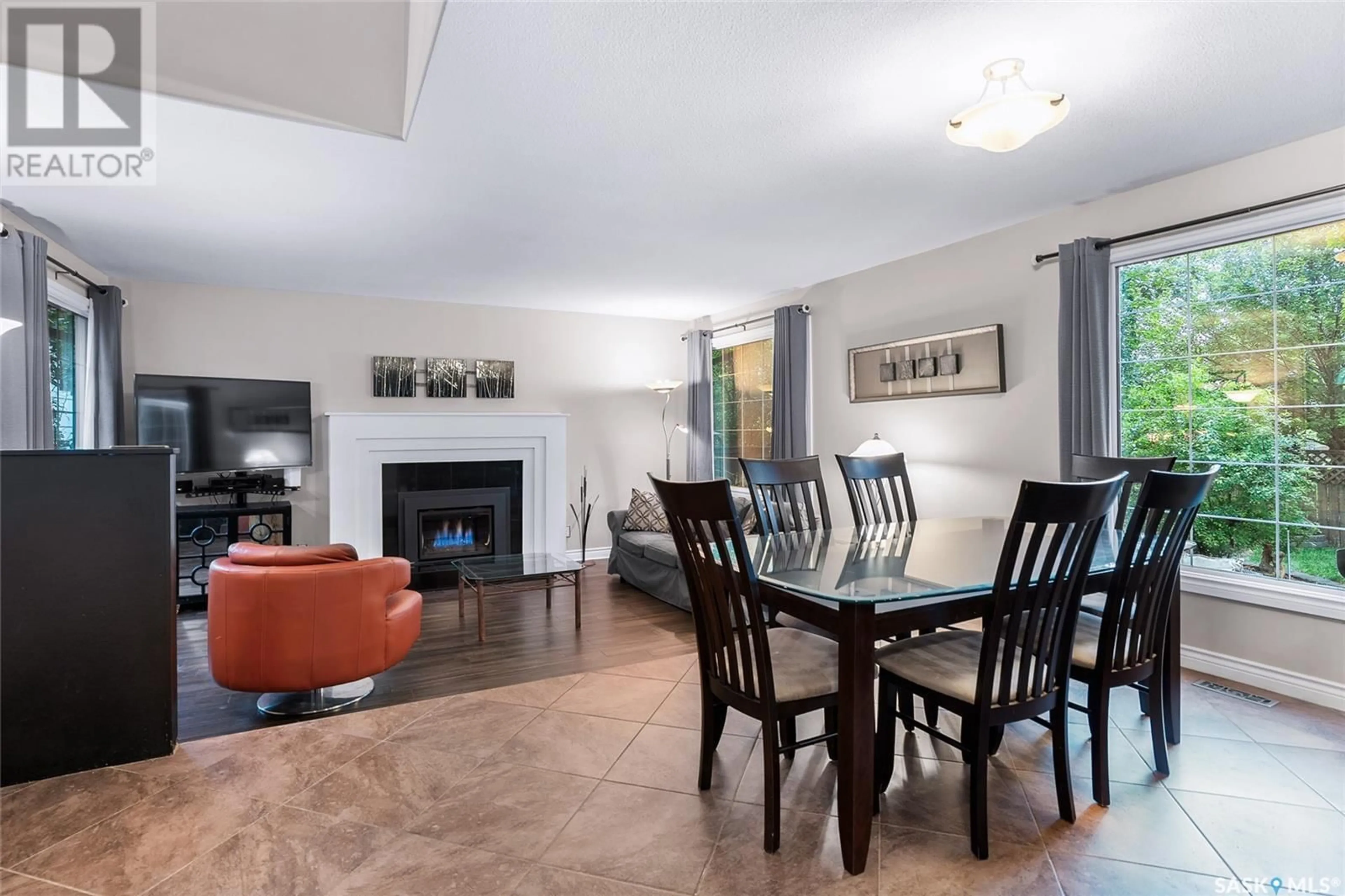Dining room, unknown for 242 DORE CRESCENT, Saskatoon Saskatchewan S7K4X9
