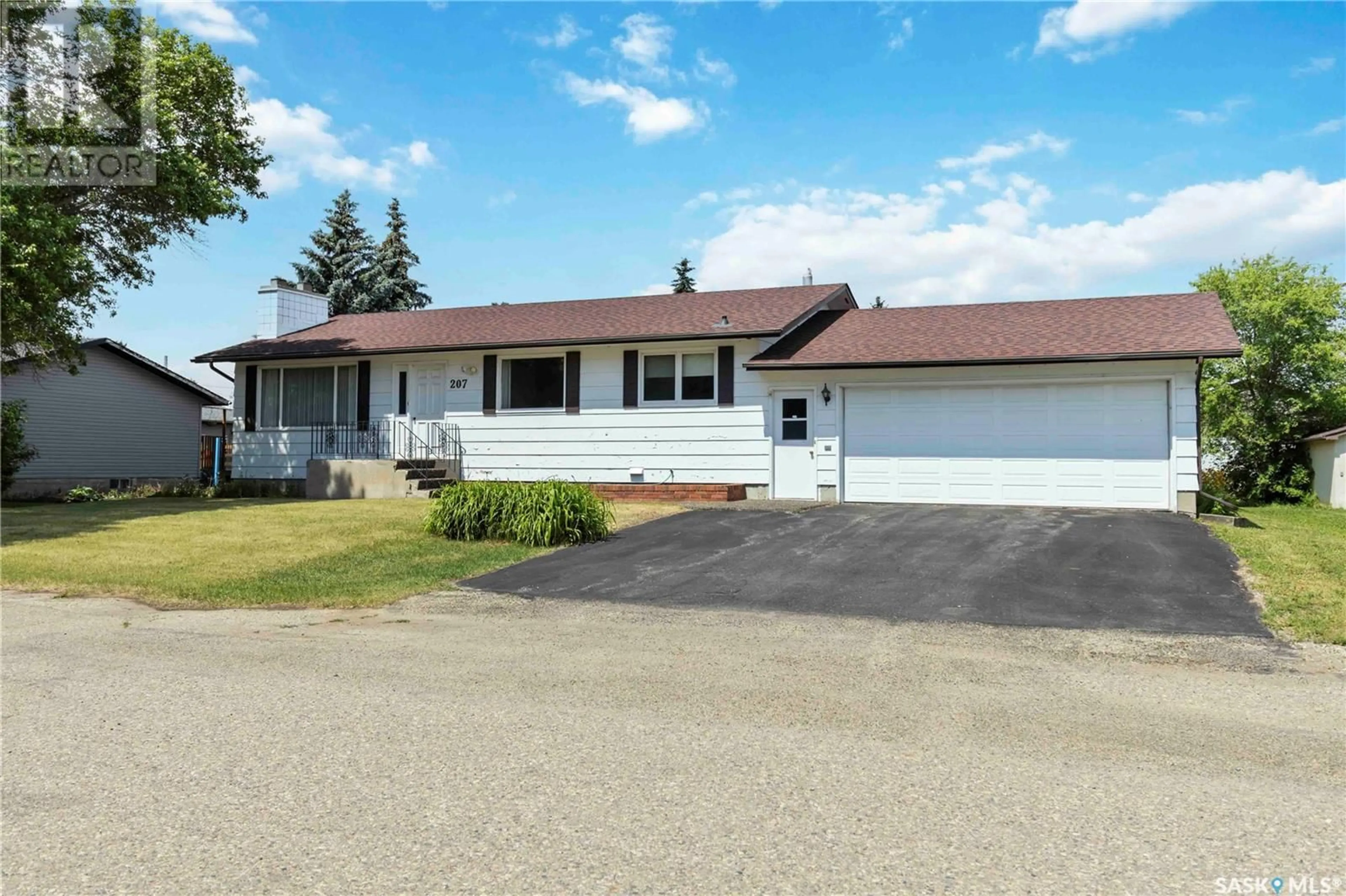 Home with vinyl exterior material, street for 207 1ST AVENUE, Vanscoy Saskatchewan S0L3J0