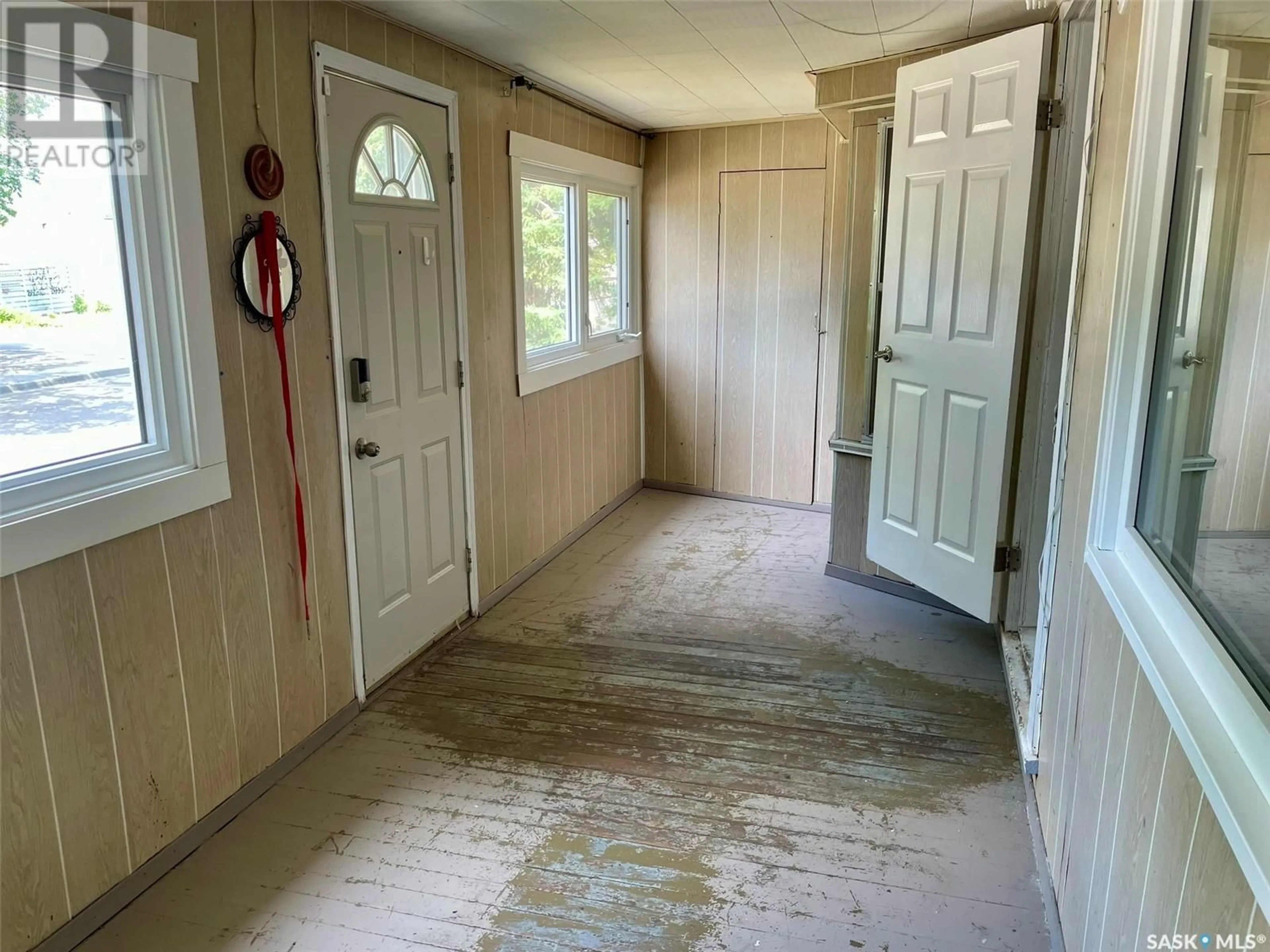 Indoor entryway for 2033 ATKINSON STREET, Regina Saskatchewan S4N3W8