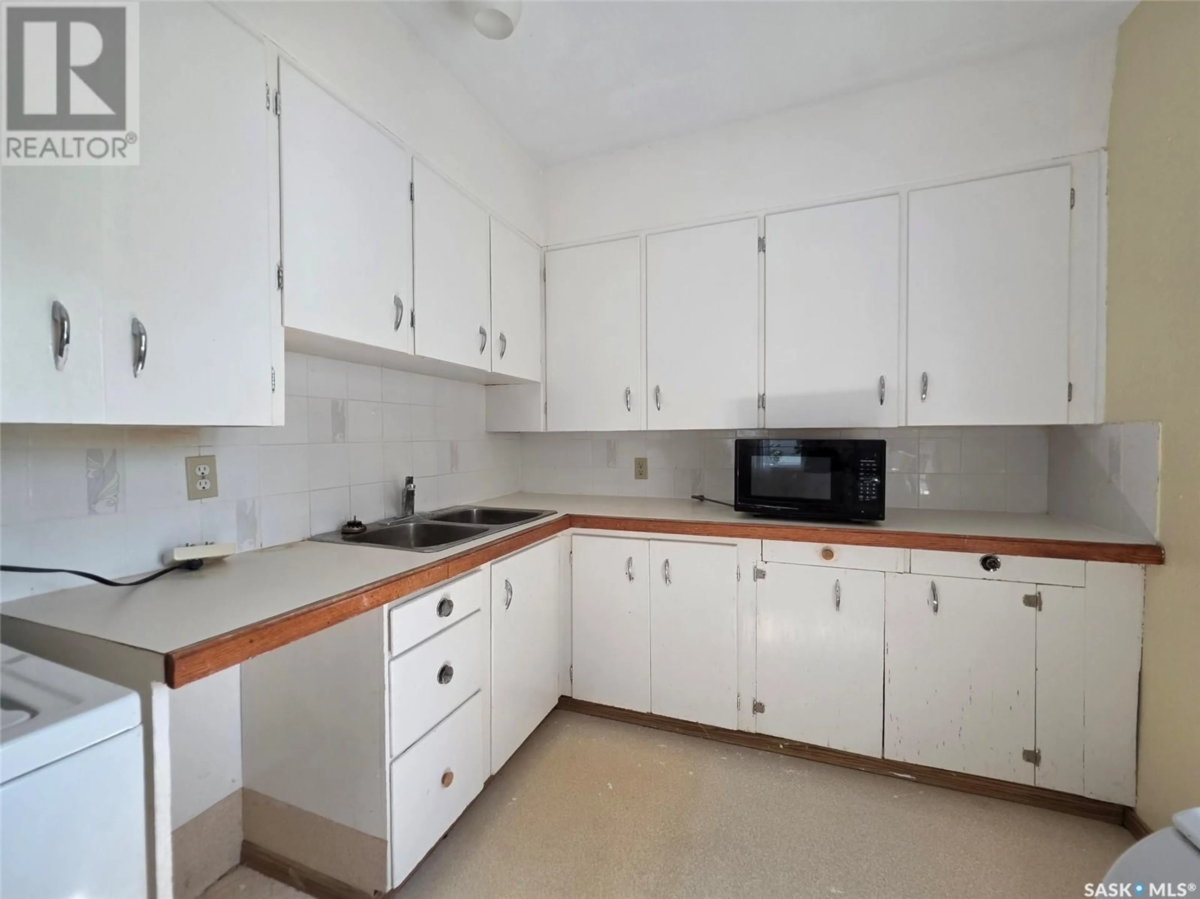 Standard kitchen, unknown for 137 3RD STREET, Ponteix Saskatchewan S0N1Z0